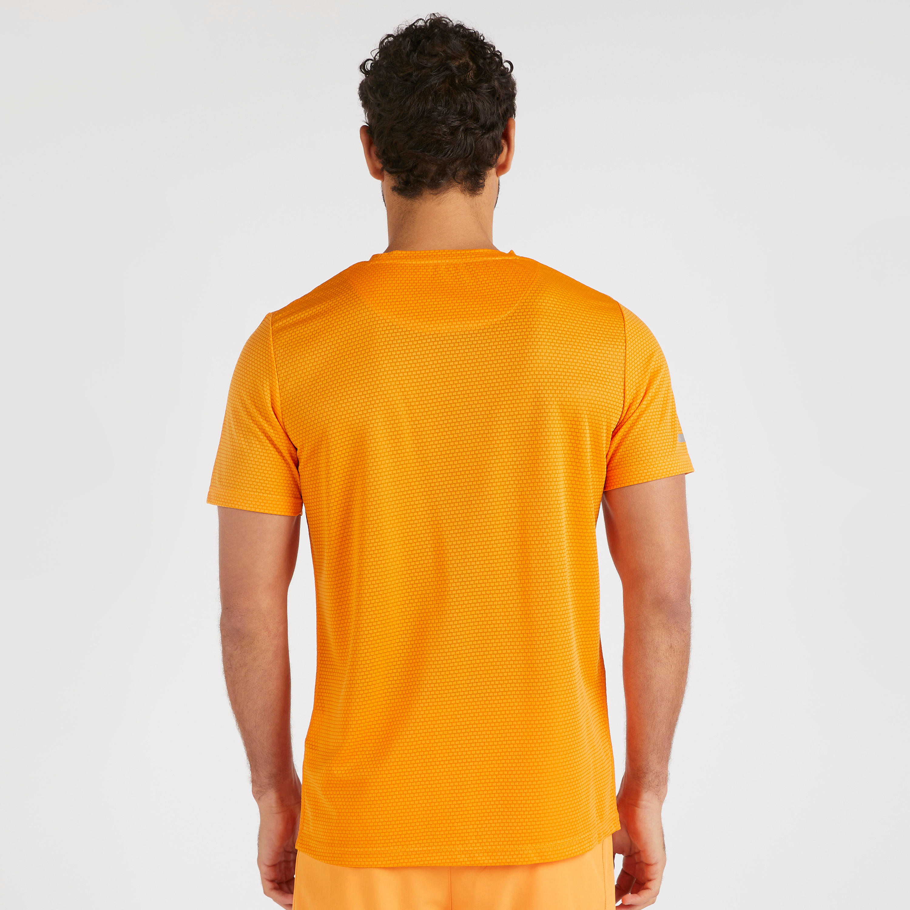 تيشيرت بارز الملمس بياقة ضيّقة وأكمام قصيرة-men-clothing-sportswearandactivewear-tshirtsandpolos-image-6