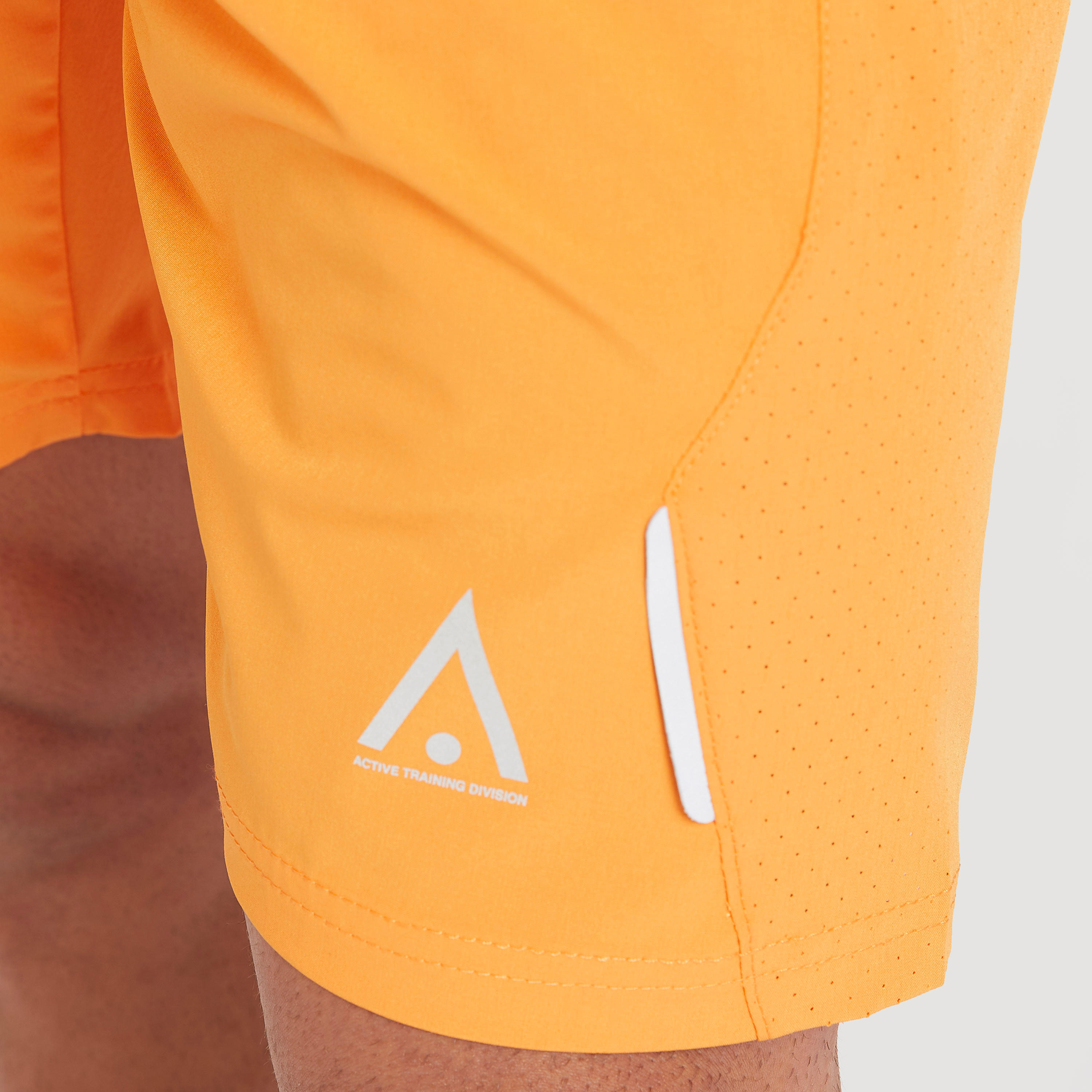 شورت مستدام سادة بشرائط وجيوب بسحّاب وخصر مطاطي-men-clothing-sportswearandactivewear-bottoms-image-3
