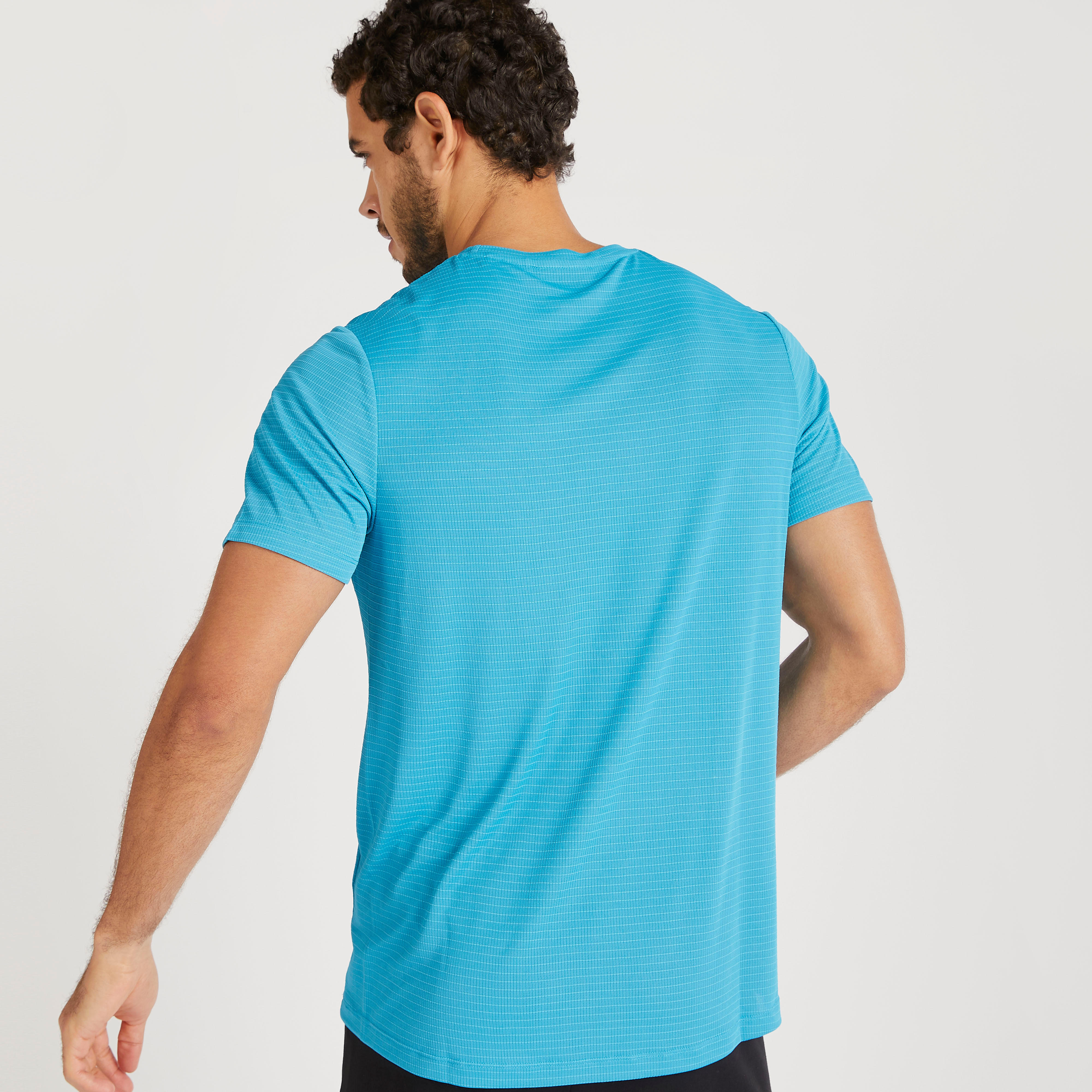 تيشيرت بياقة ضيّقة وأكمام قصيرة وطبعات-men-clothing-sportswearandactivewear-tshirtsandpolos-image-4