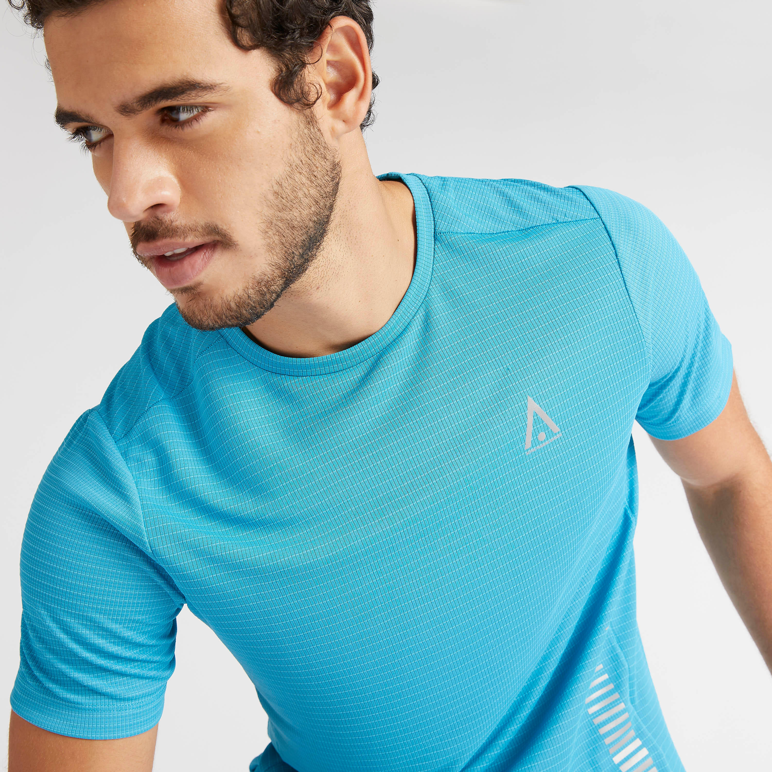 تيشيرت بياقة ضيّقة وأكمام قصيرة وطبعات-men-clothing-sportswearandactivewear-tshirtsandpolos-image-5