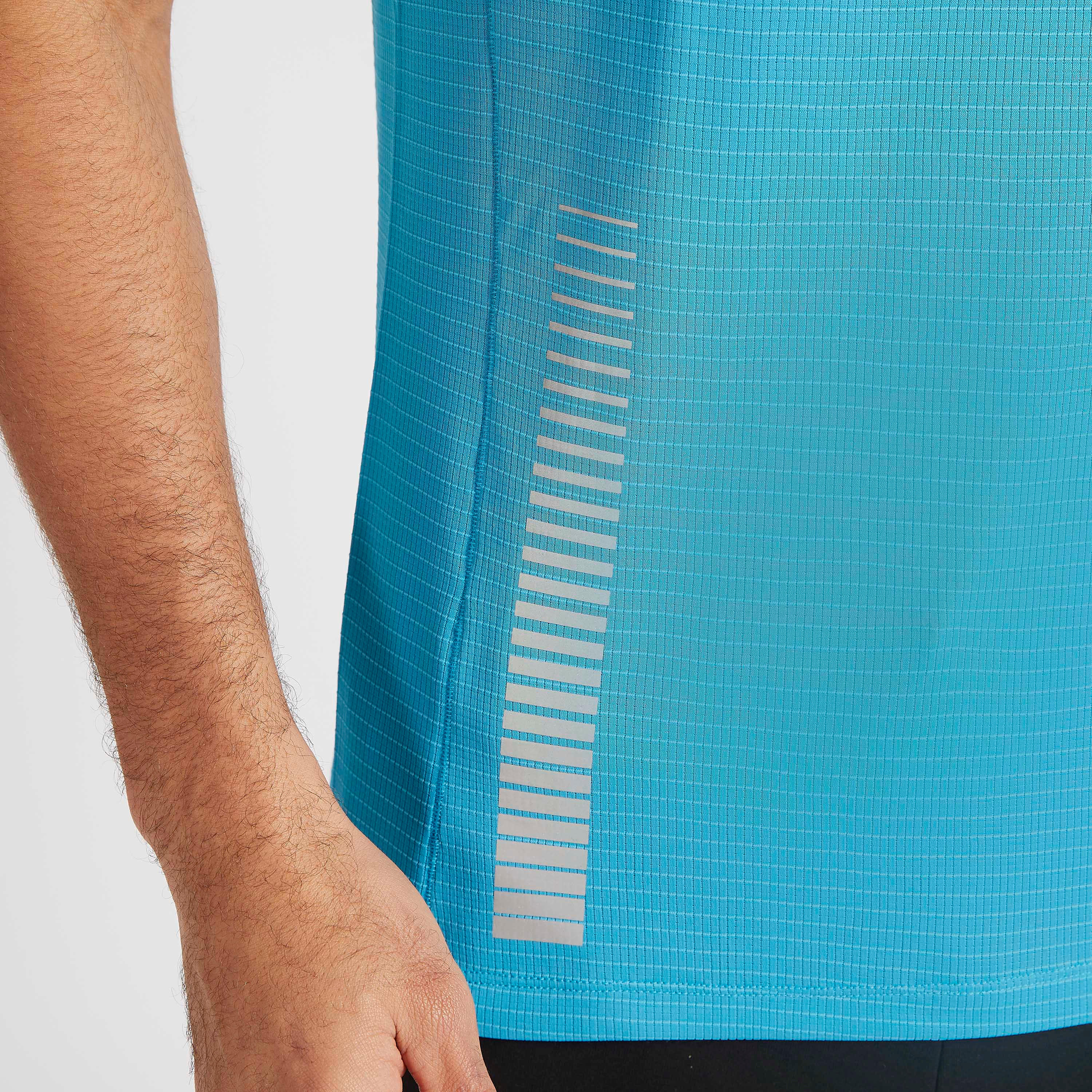 تيشيرت بياقة ضيّقة وأكمام قصيرة وطبعات-men-clothing-sportswearandactivewear-tshirtsandpolos-image-7
