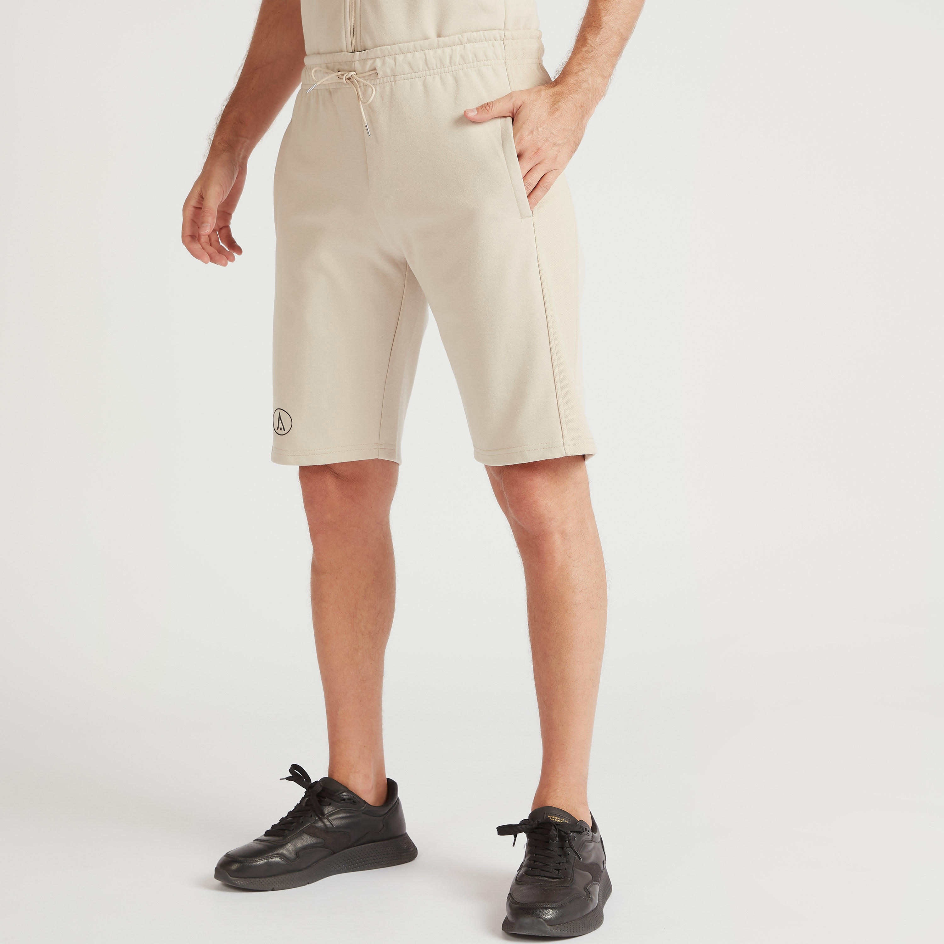 شورت سادة برباط إغلاق وجيوب-men-clothing-sportswearandactivewear-bottoms-image-5