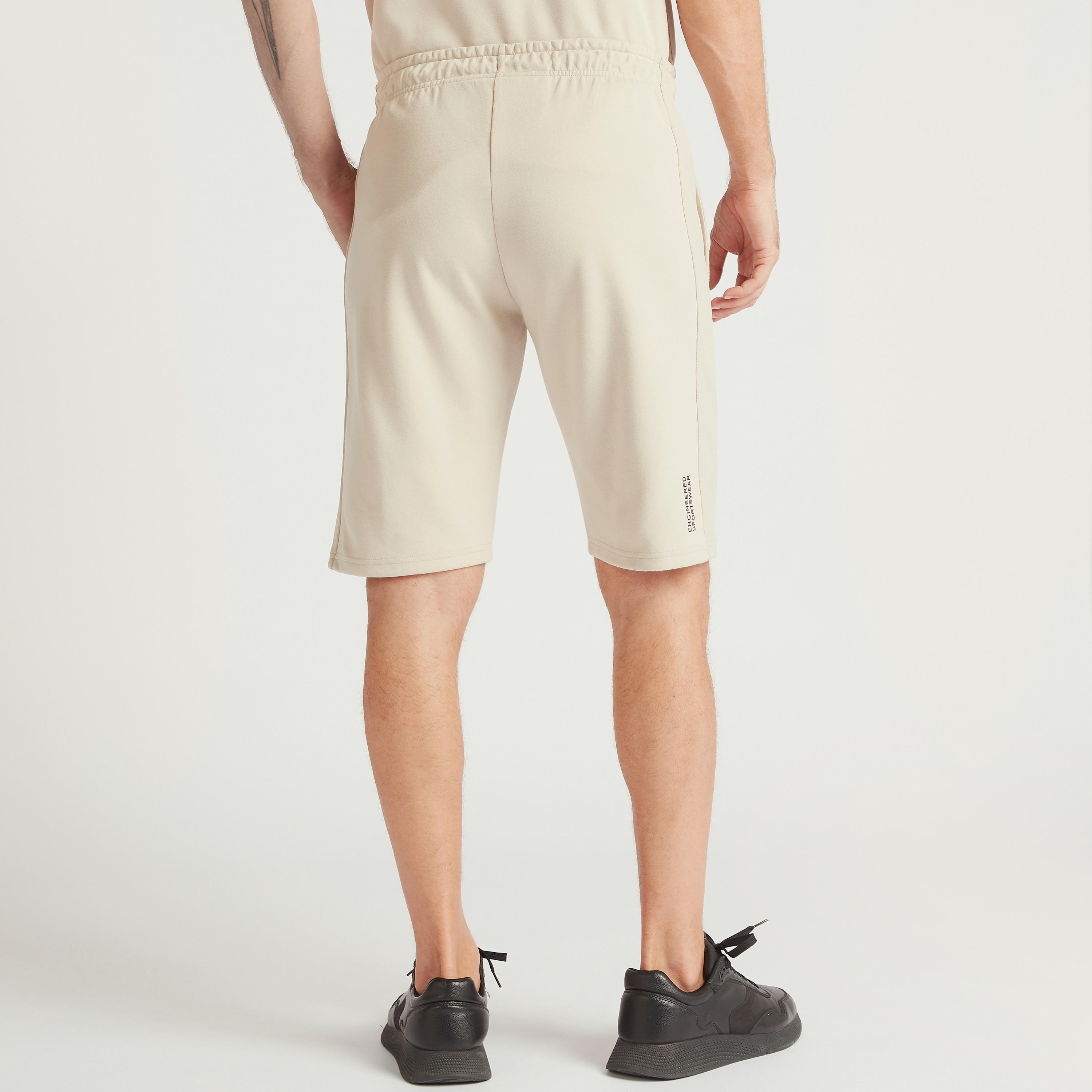 شورت سادة برباط إغلاق وجيوب-men-clothing-sportswearandactivewear-bottoms-image-2