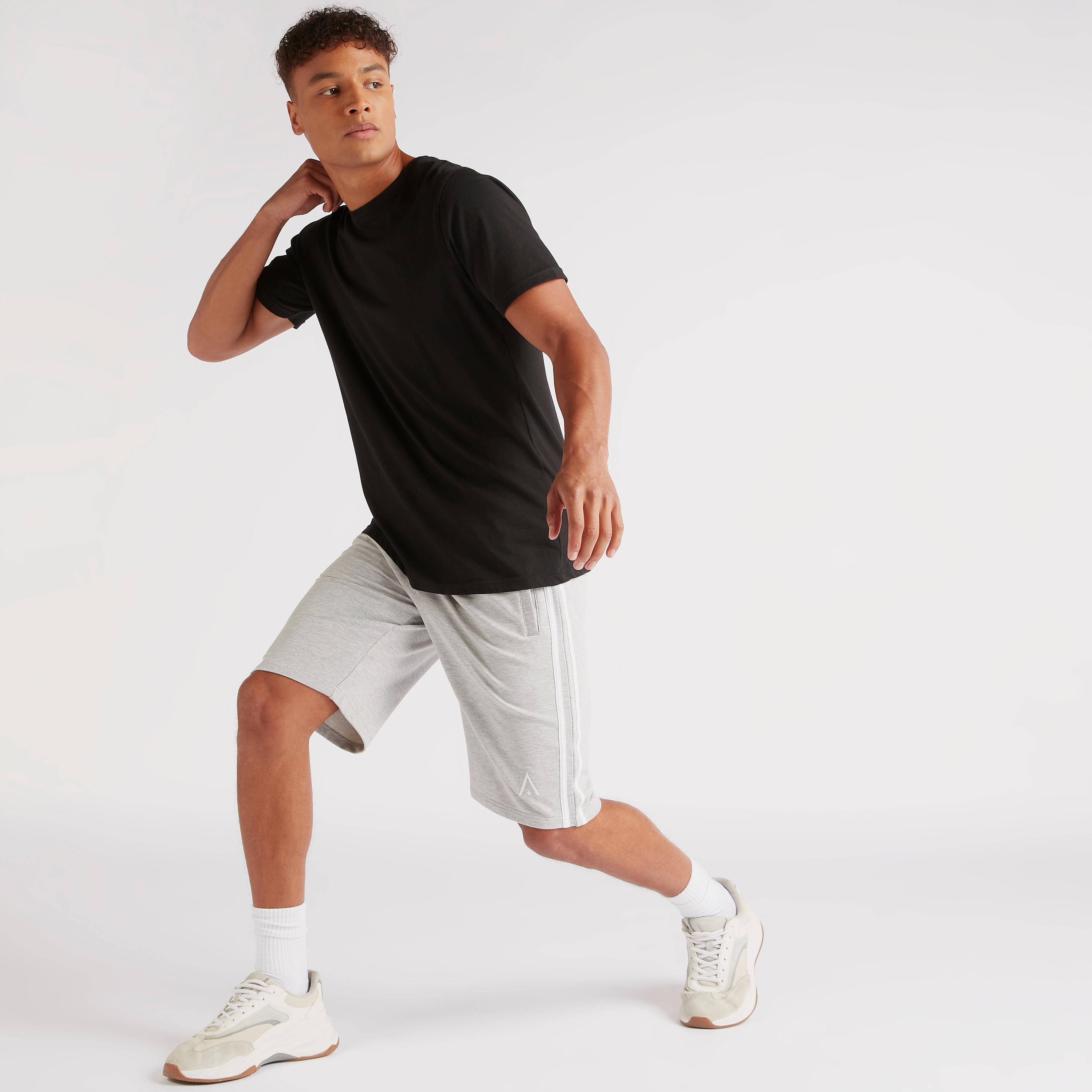 شورت بطول الركبة وجيوب ورباط إغلاق-men-clothing-sportswearandactivewear-bottoms-image-3