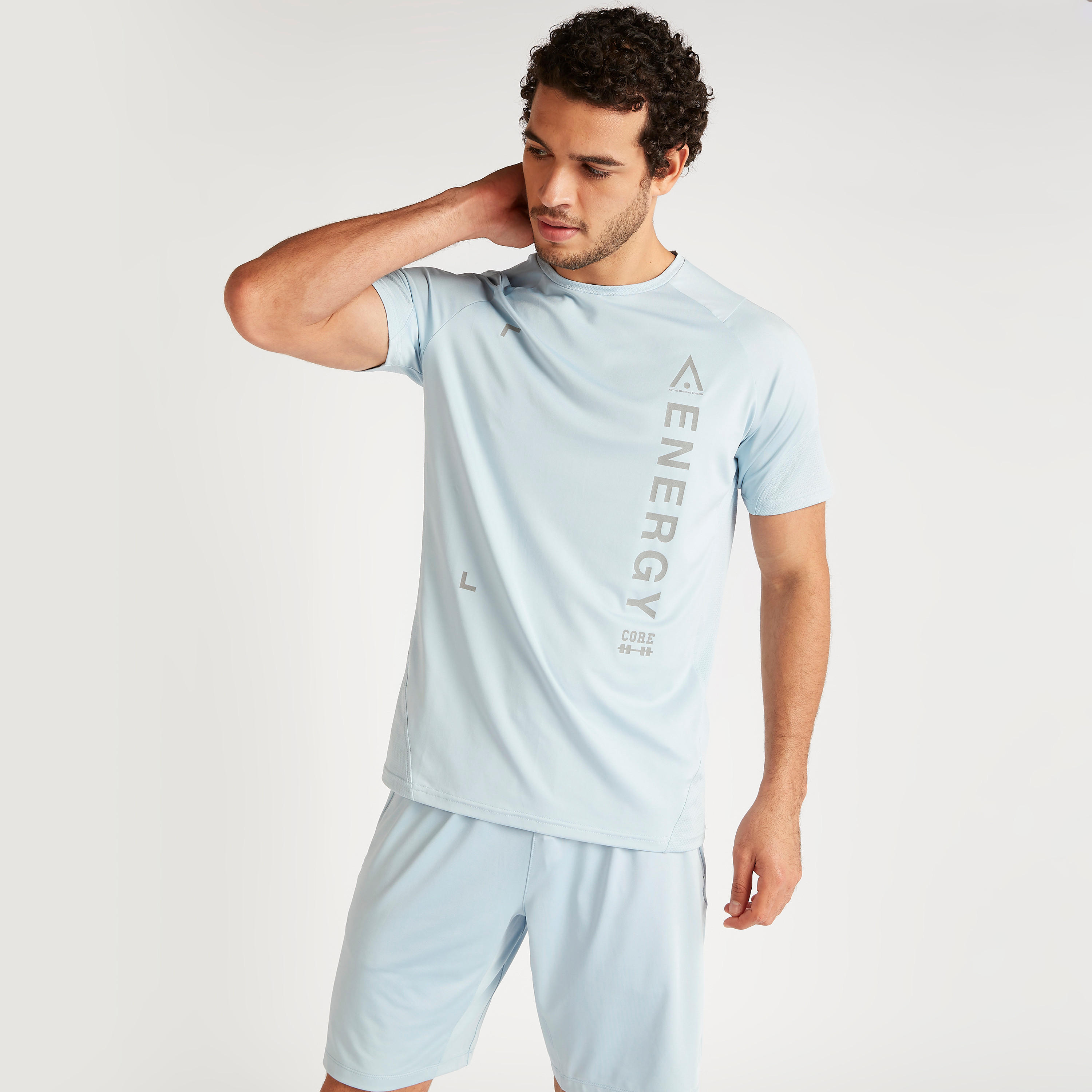 تيشيرت بياقة ضيّقة وأكمام قصيرة وطبعات-men-clothing-sportswearandactivewear-tshirtsandpolos-image-1