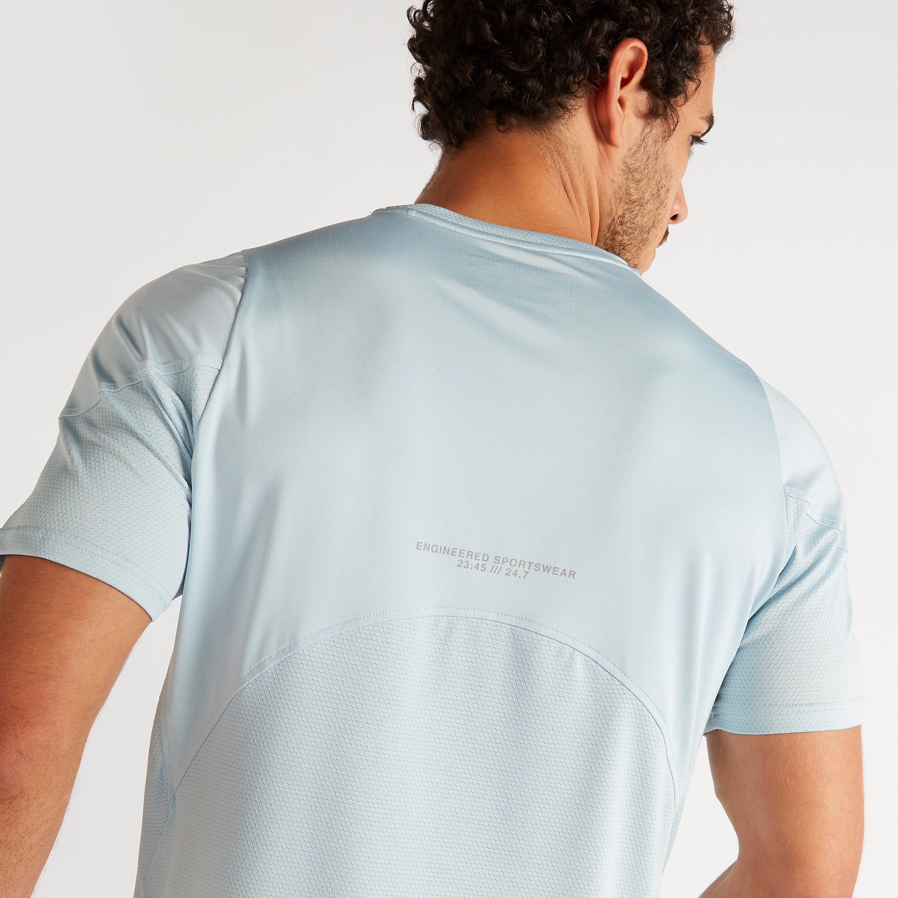 تيشيرت بياقة ضيّقة وأكمام قصيرة وطبعات-men-clothing-sportswearandactivewear-tshirtsandpolos-image-3