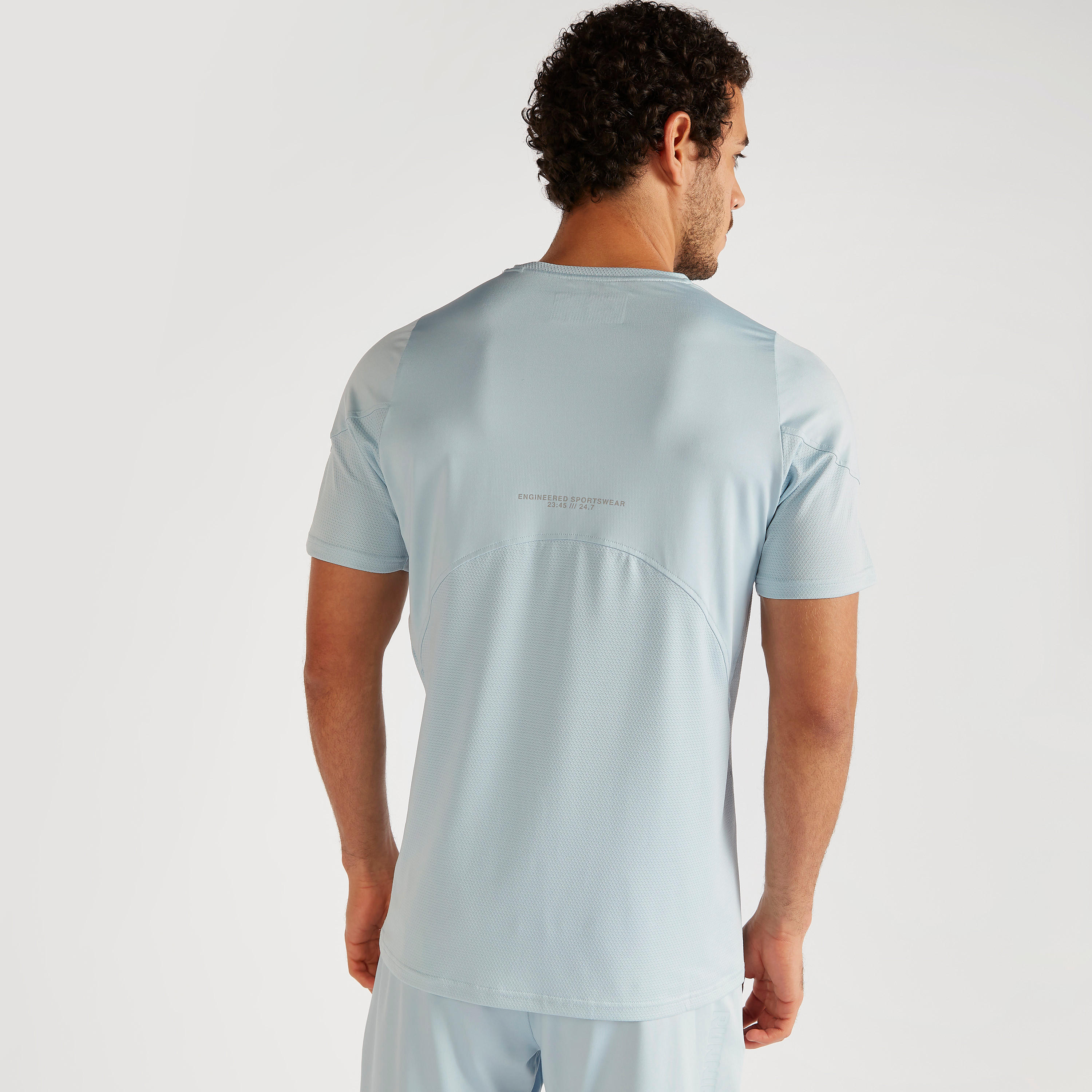 تيشيرت بياقة ضيّقة وأكمام قصيرة وطبعات-men-clothing-sportswearandactivewear-tshirtsandpolos-image-4