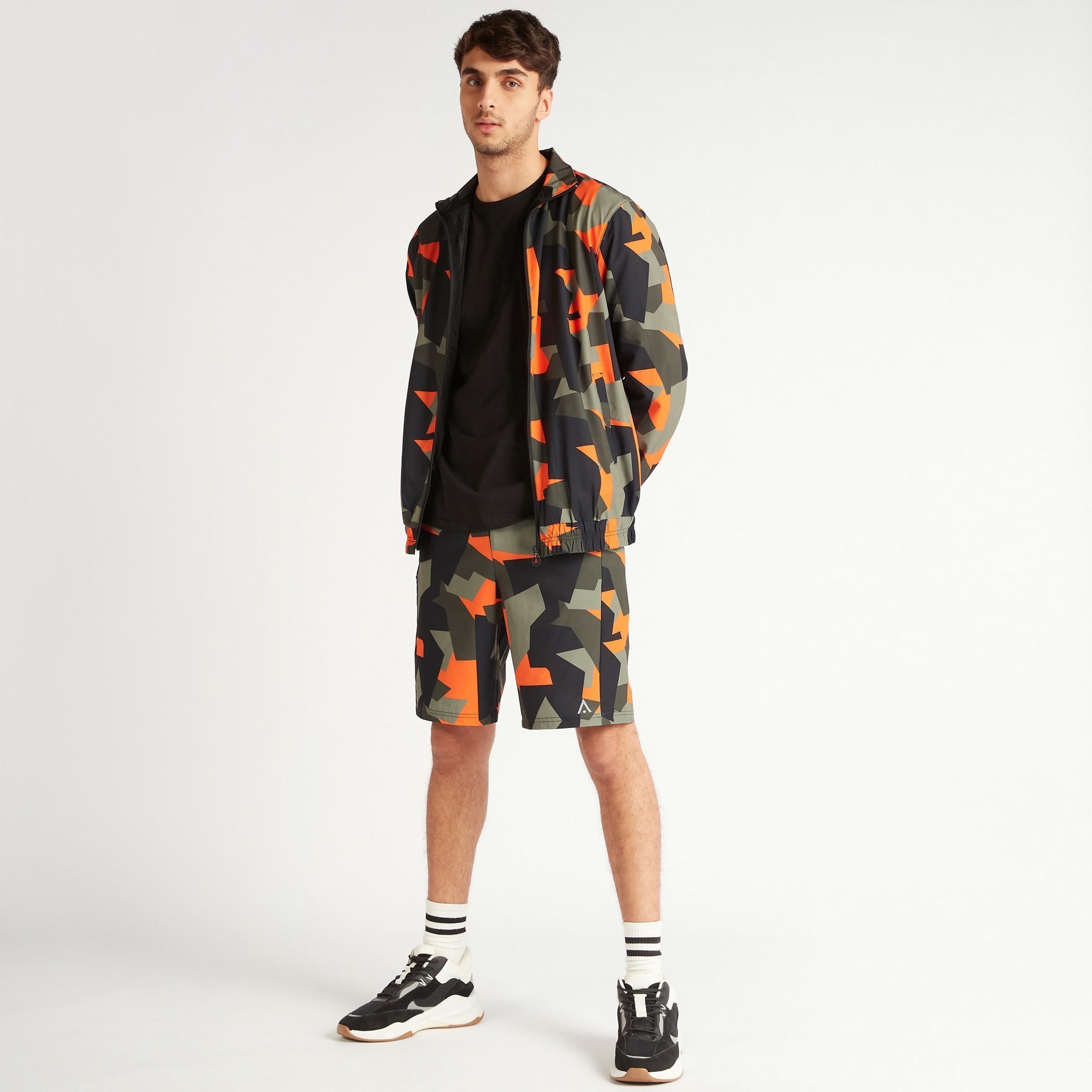 جاكيت بسحّاب وطبعات وأكمام طويلة وجيوب-men-clothing-jacketsandblazers-jackets-image-2