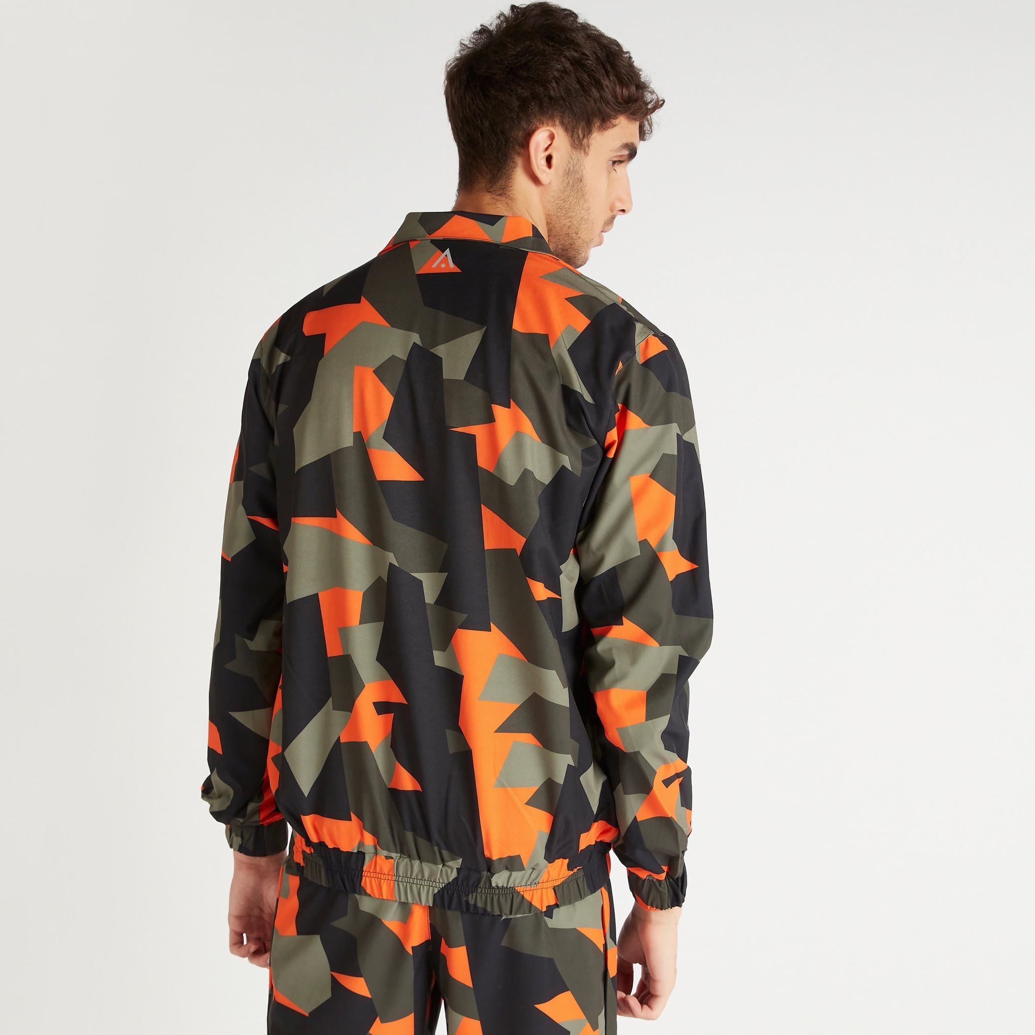 جاكيت بسحّاب وطبعات وأكمام طويلة وجيوب-men-clothing-jacketsandblazers-jackets-image-4