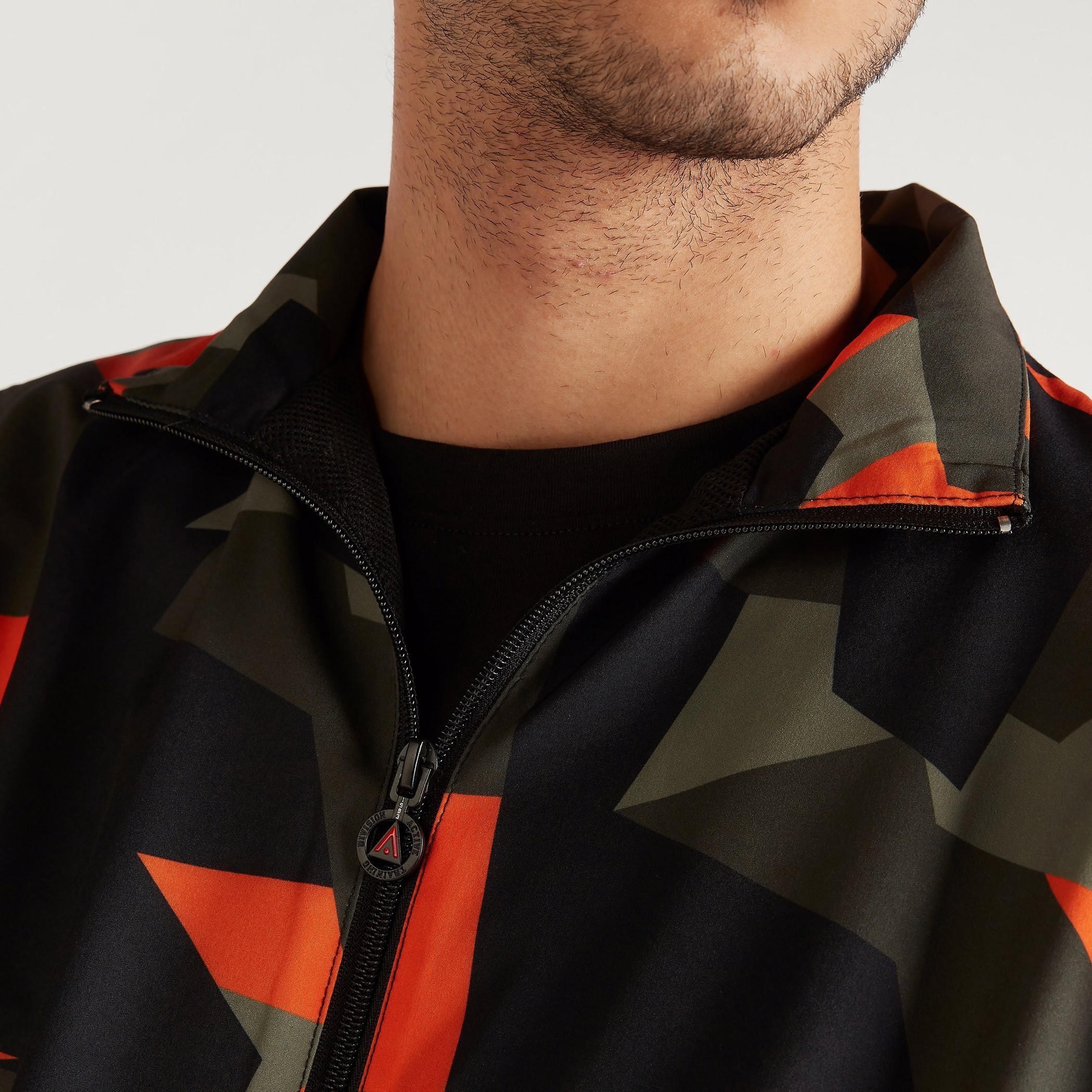 جاكيت بسحّاب وطبعات وأكمام طويلة وجيوب-men-clothing-jacketsandblazers-jackets-image-5