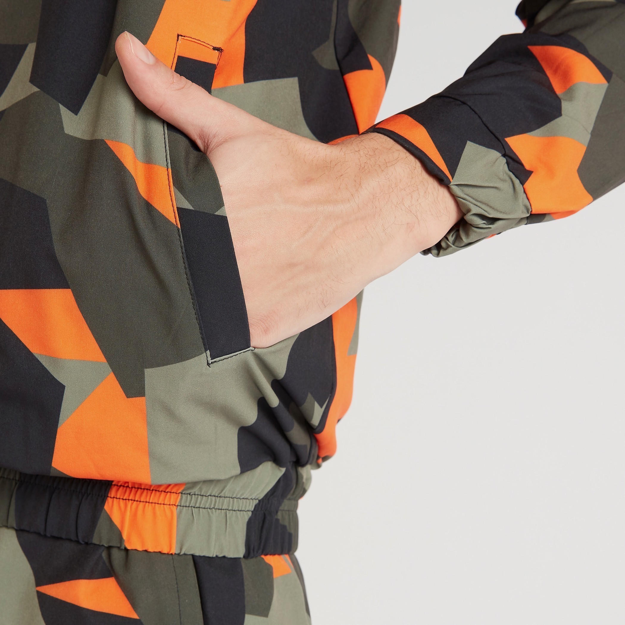 جاكيت بسحّاب وطبعات وأكمام طويلة وجيوب-men-clothing-jacketsandblazers-jackets-image-6