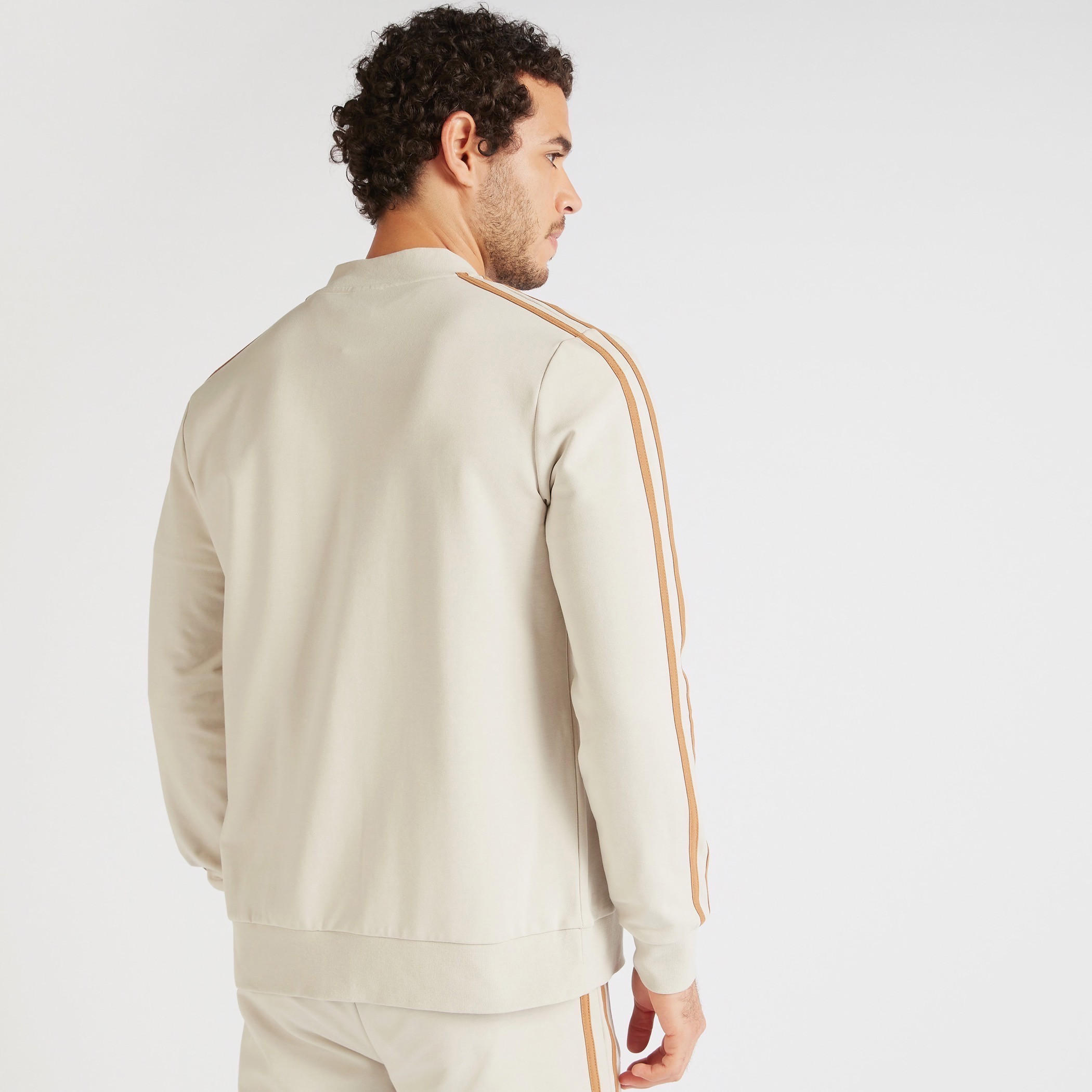 جاكيت بسحّاب وقبّعة وأكمام طويلة وجيوب-men-clothing-jacketsandblazers-jackets-image-4