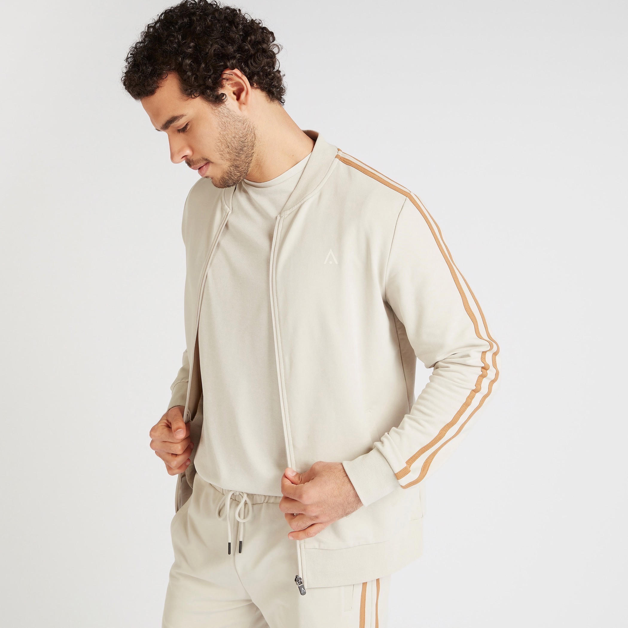 جاكيت بسحّاب وقبّعة وأكمام طويلة وجيوب-men-clothing-jacketsandblazers-jackets-image-5