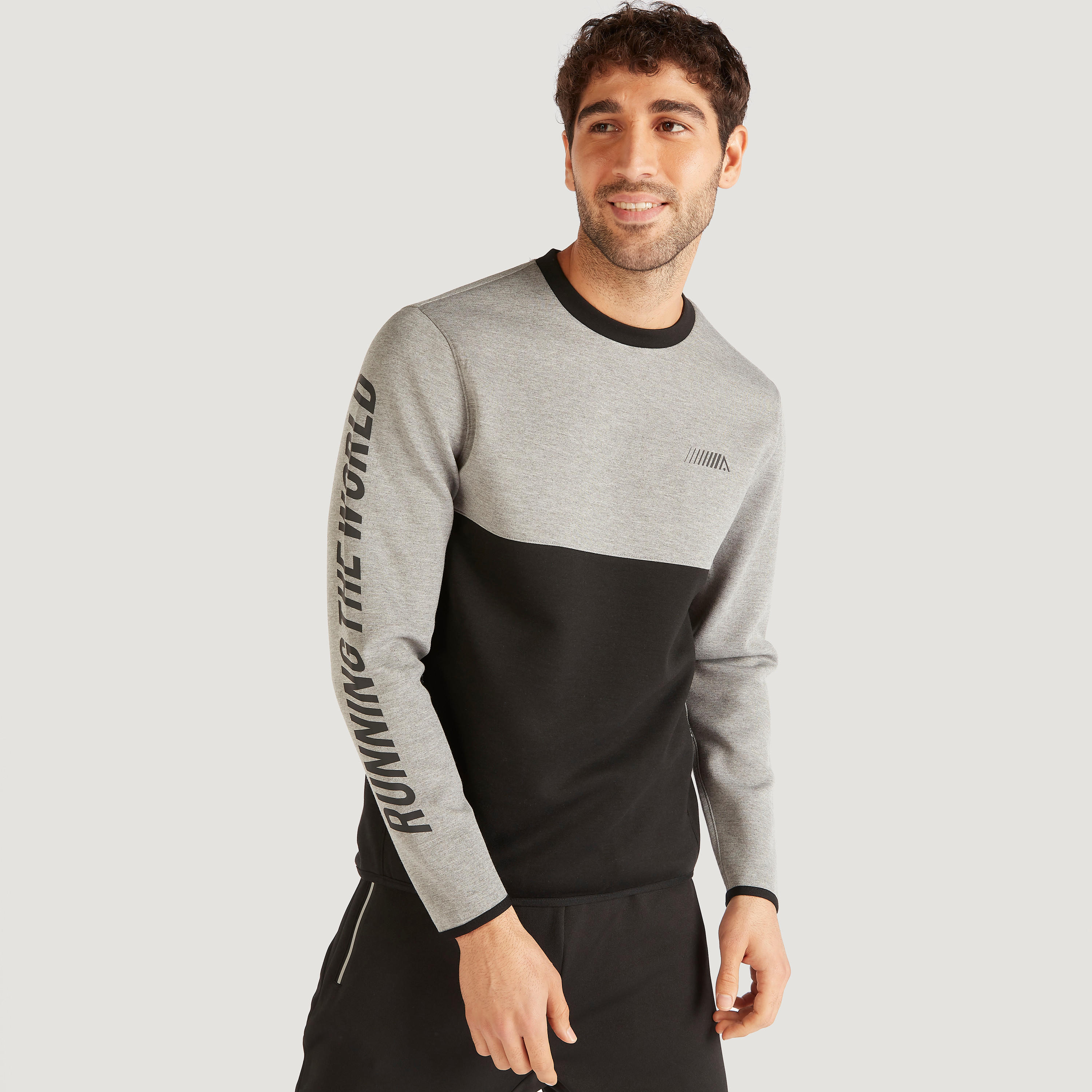 سويت شيرت بأكمام طويلة وياقة ضيّقة وطبعات-men-winterwear-hoodiesandsweatshirts-image-1