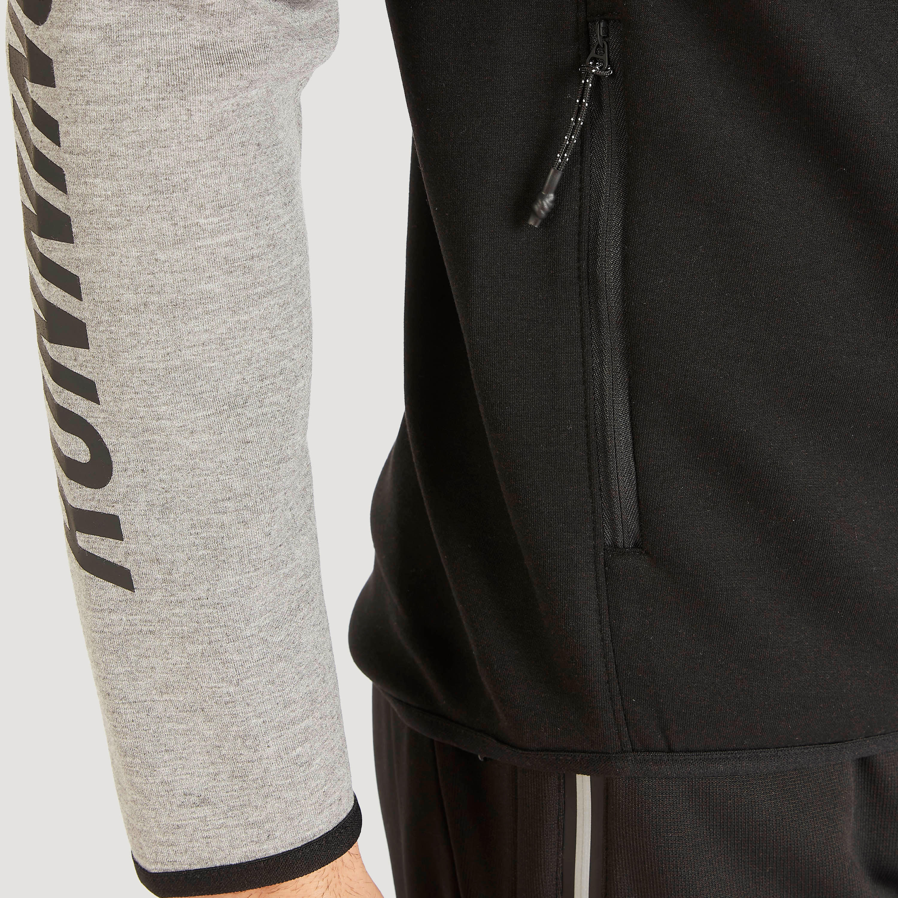 سويت شيرت بأكمام طويلة وياقة ضيّقة وطبعات-men-winterwear-hoodiesandsweatshirts-image-3