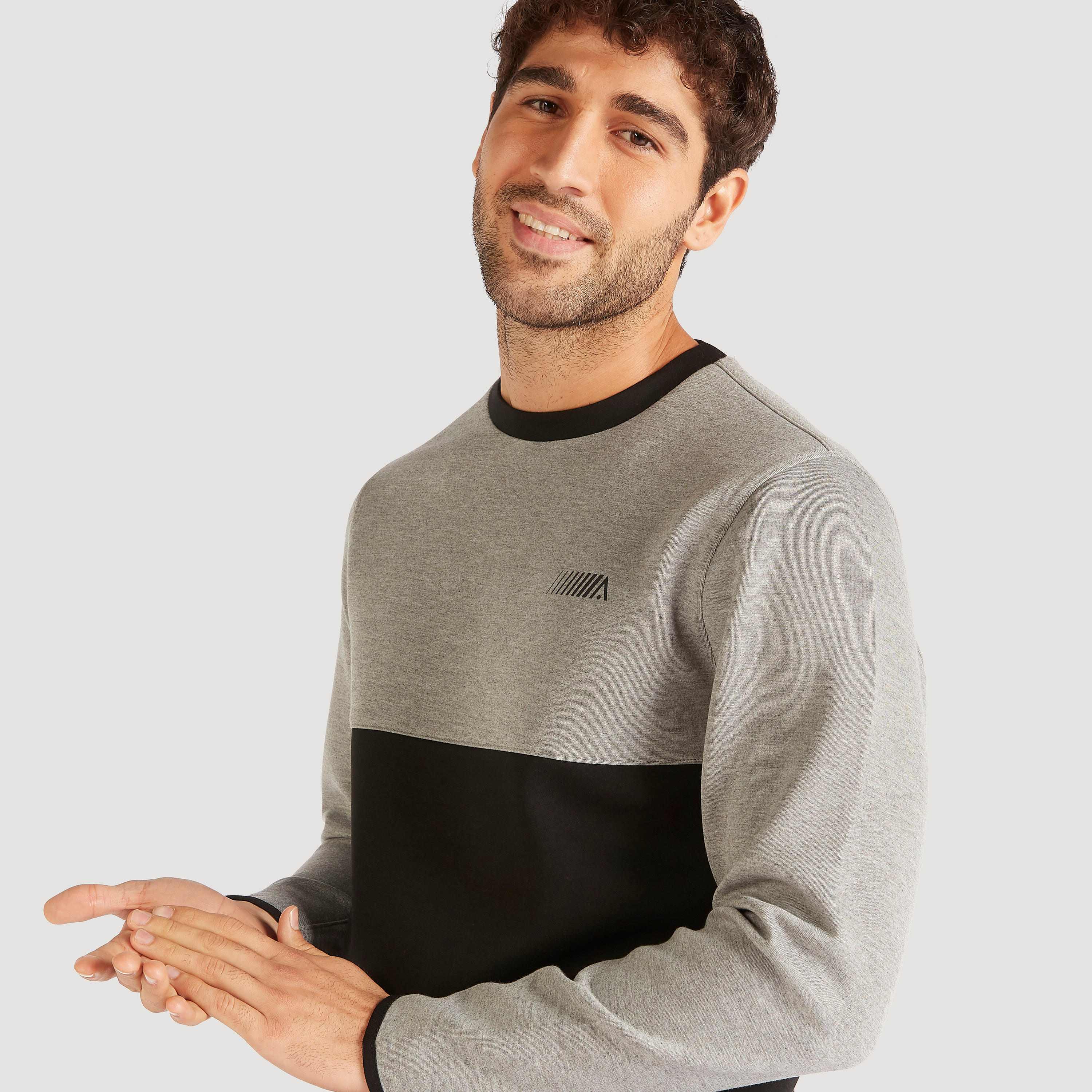 سويت شيرت بأكمام طويلة وياقة ضيّقة وطبعات-men-winterwear-hoodiesandsweatshirts-image-5