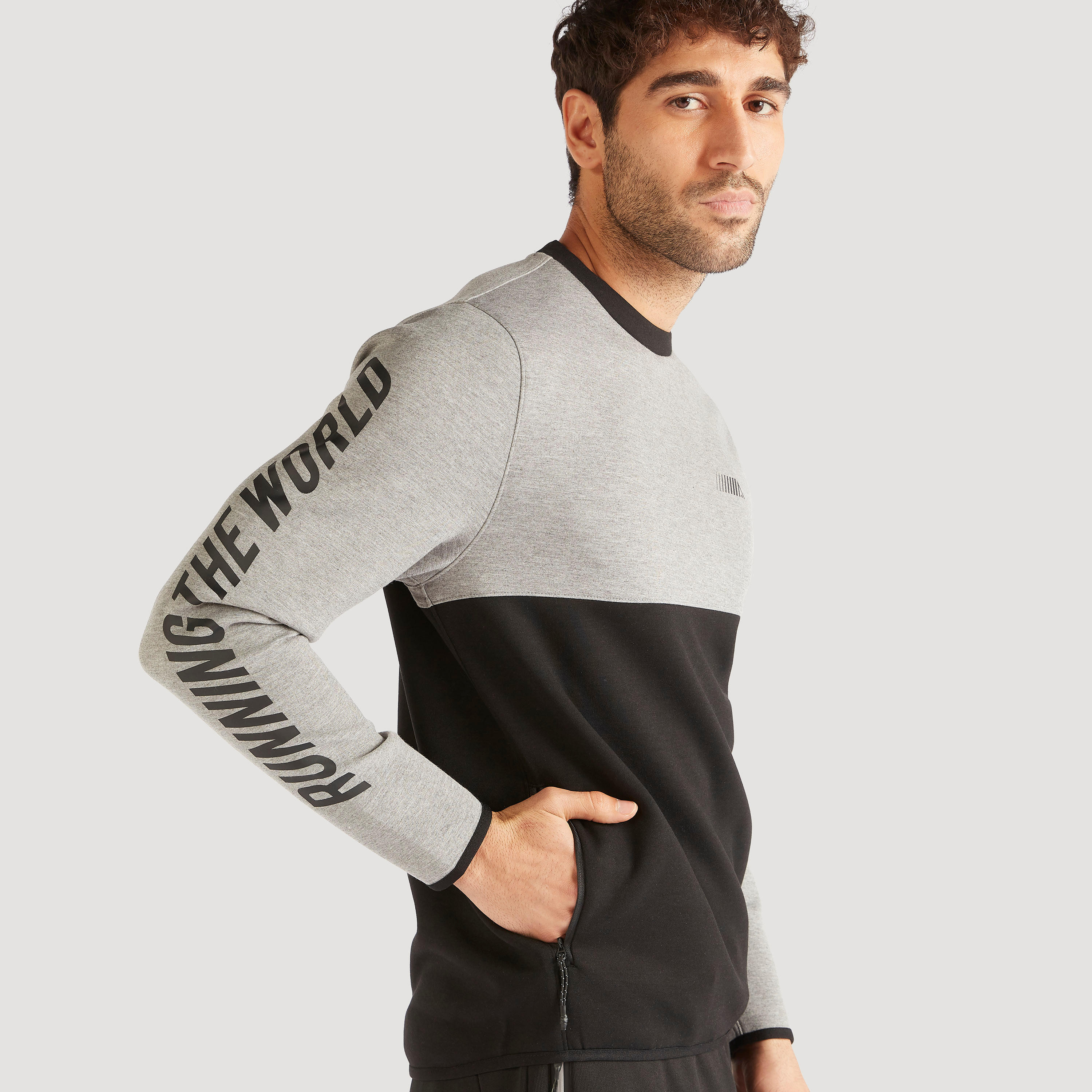 سويت شيرت بأكمام طويلة وياقة ضيّقة وطبعات-men-winterwear-hoodiesandsweatshirts-image-6