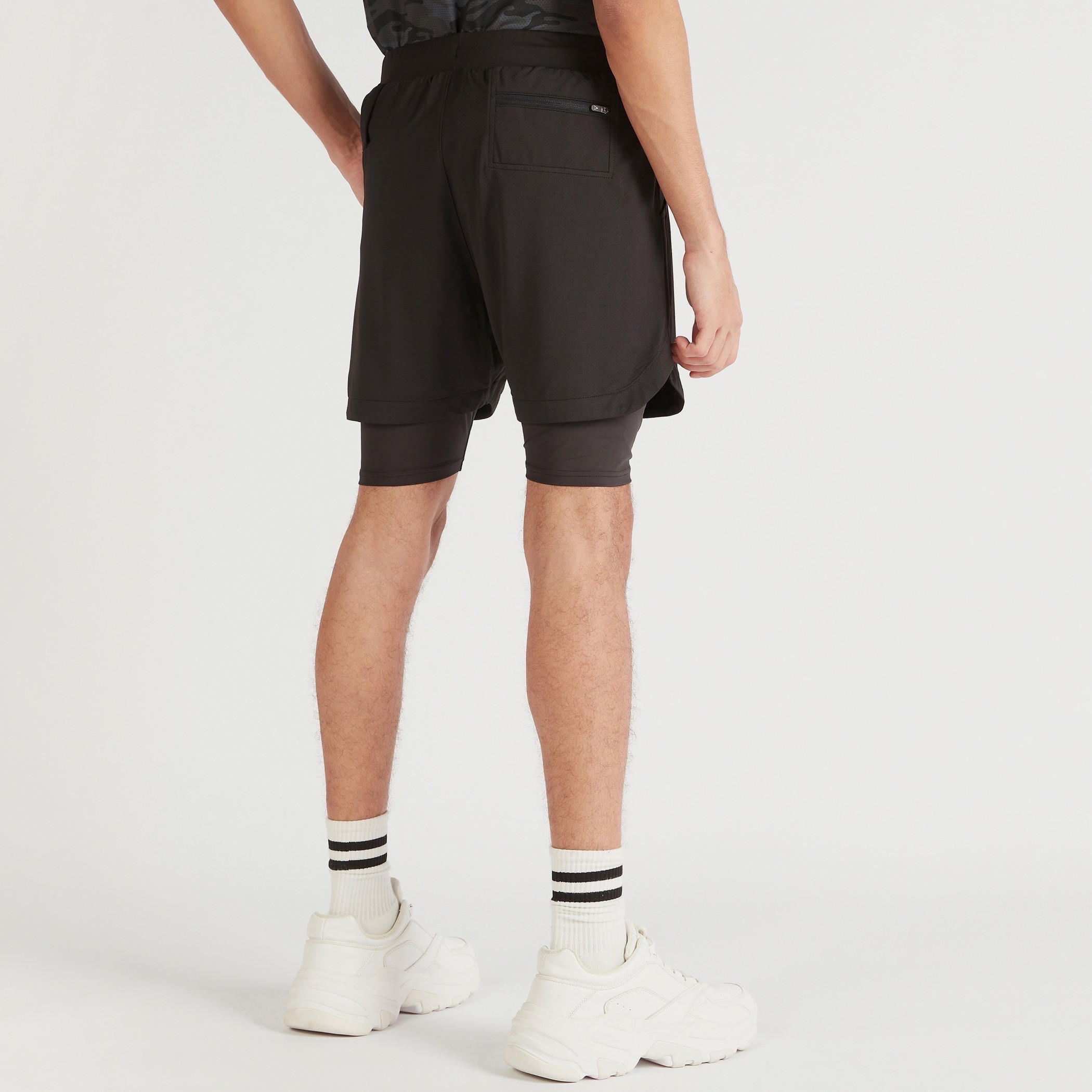 شورت سادة برباط إغلاق وجيوب-men-clothing-sportswearandactivewear-bottoms-image-2