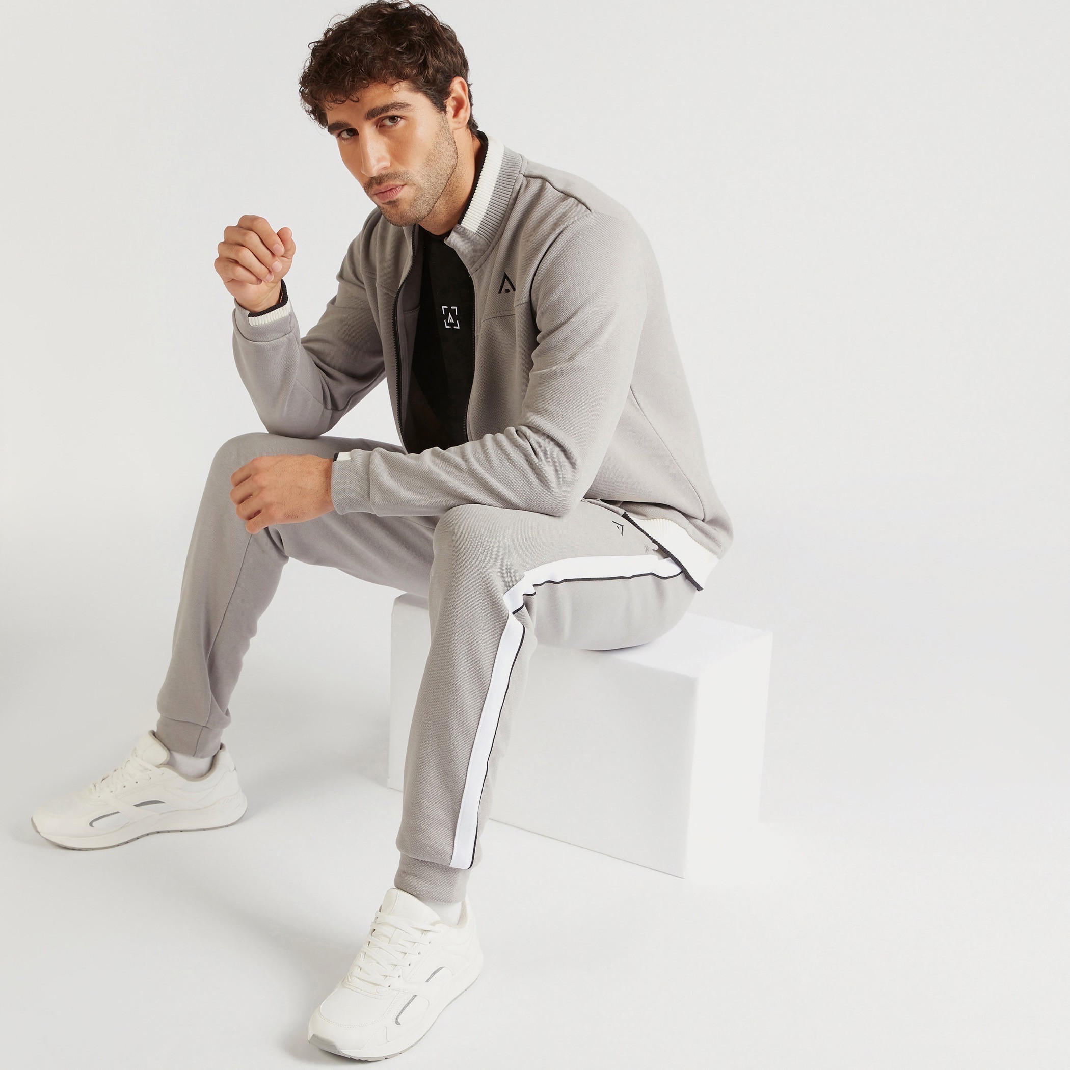 جاكيت سادة بسحّاب وأكمام طويلة-men-clothing-jacketsandblazers-jackets-image-6