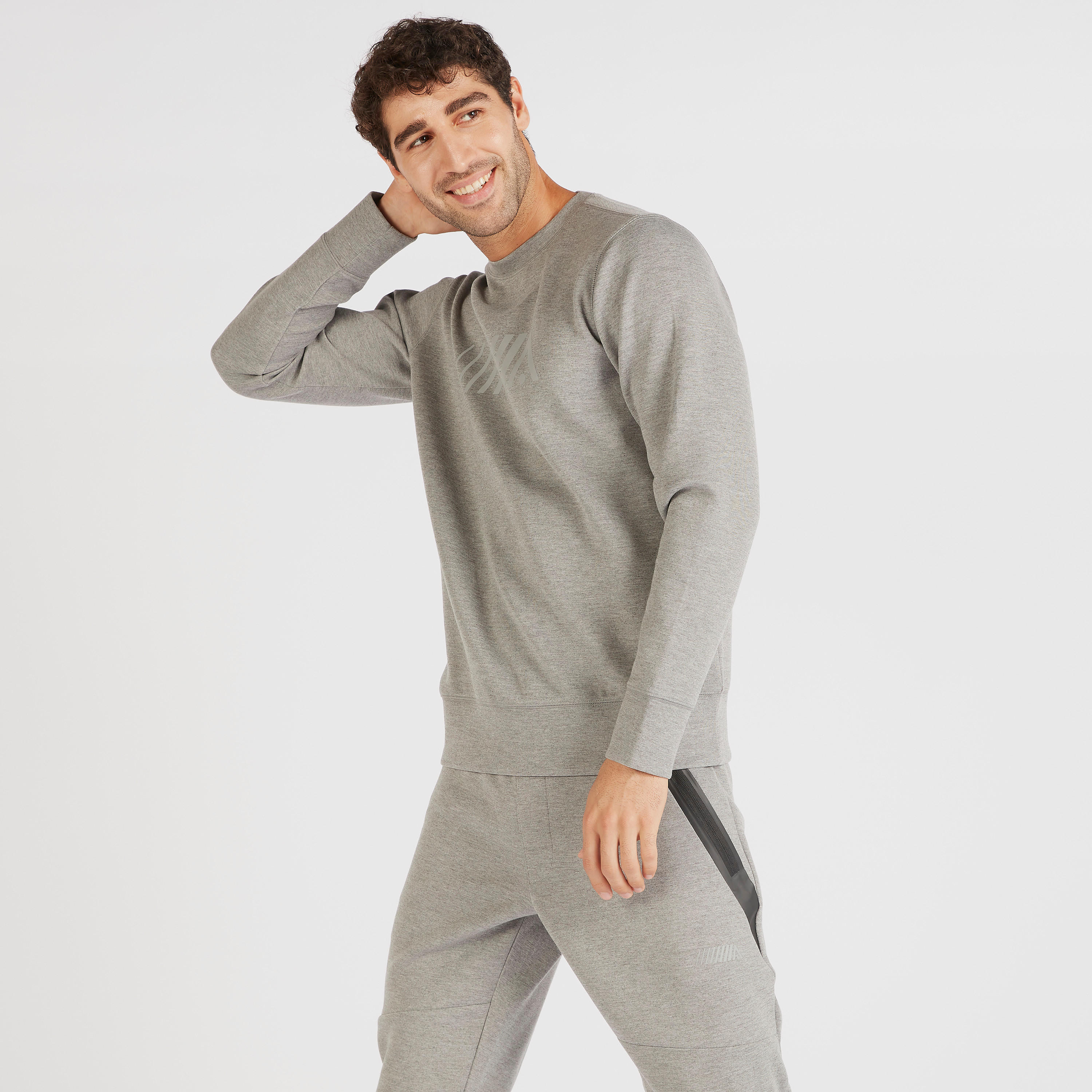 سويت شيرت سادة بياقة ضيّقة وأكمام طويلة-men-winterwear-hoodiesandsweatshirts-image-4