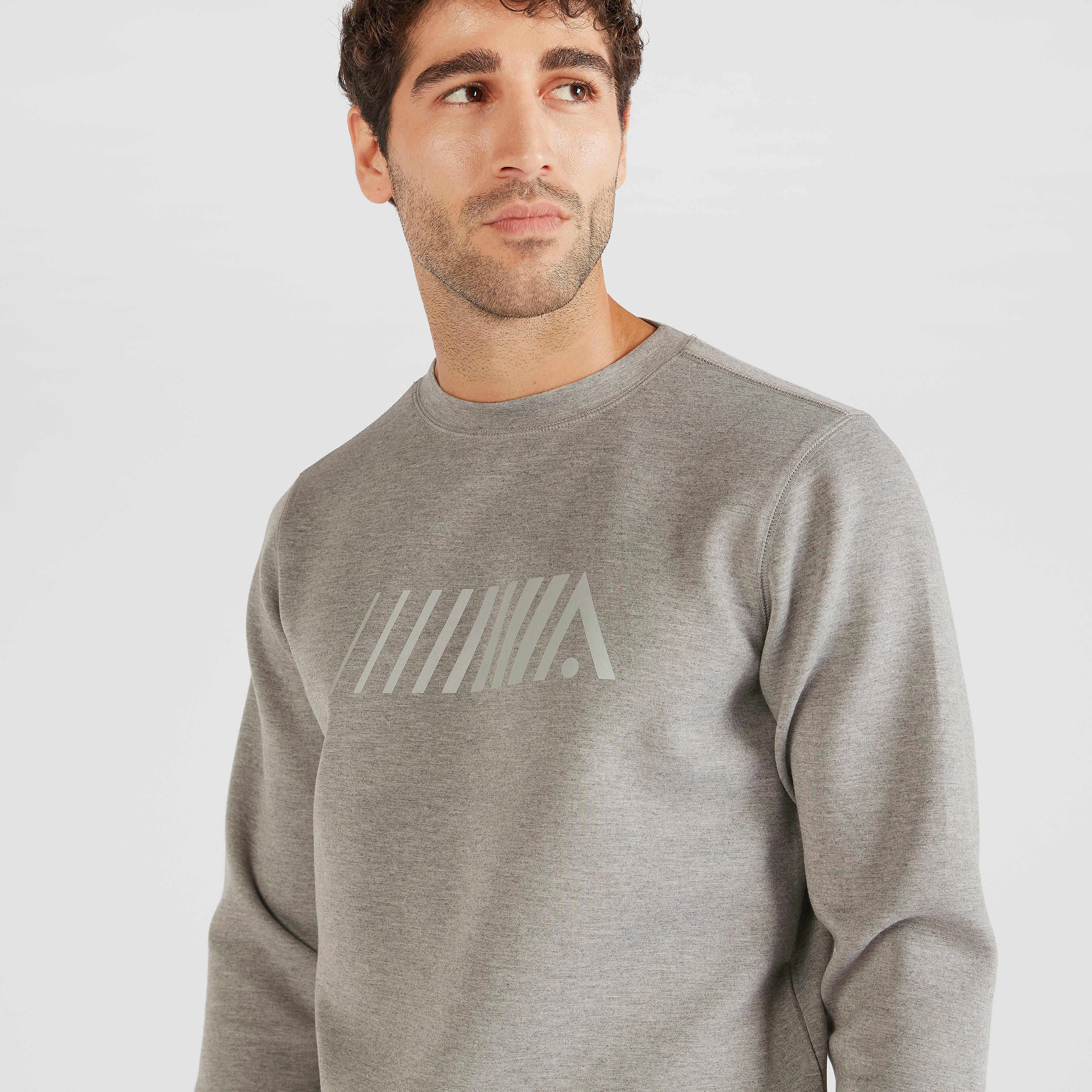 سويت شيرت سادة بياقة ضيّقة وأكمام طويلة-men-winterwear-hoodiesandsweatshirts-image-2