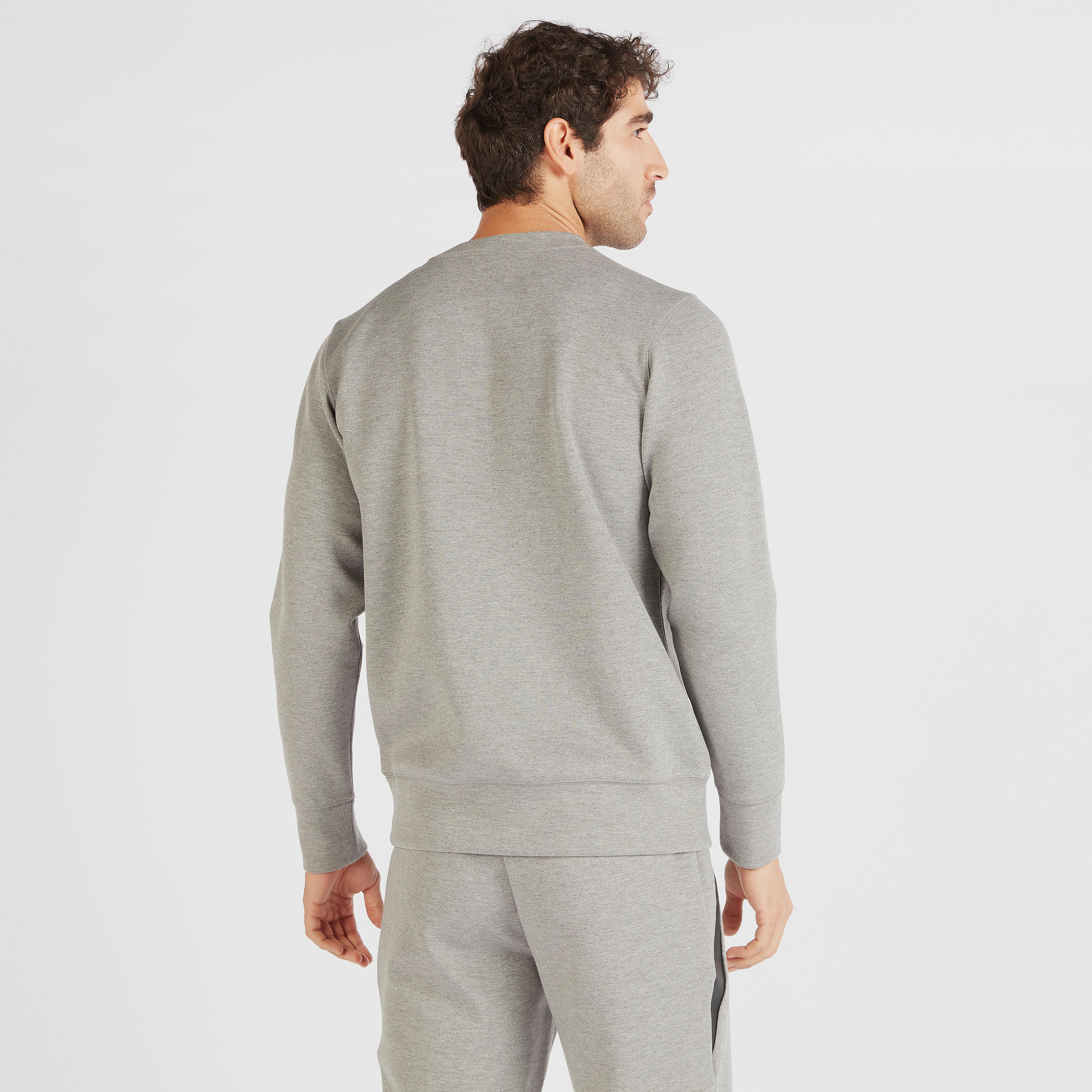 سويت شيرت سادة بياقة ضيّقة وأكمام طويلة-men-winterwear-hoodiesandsweatshirts-image-1