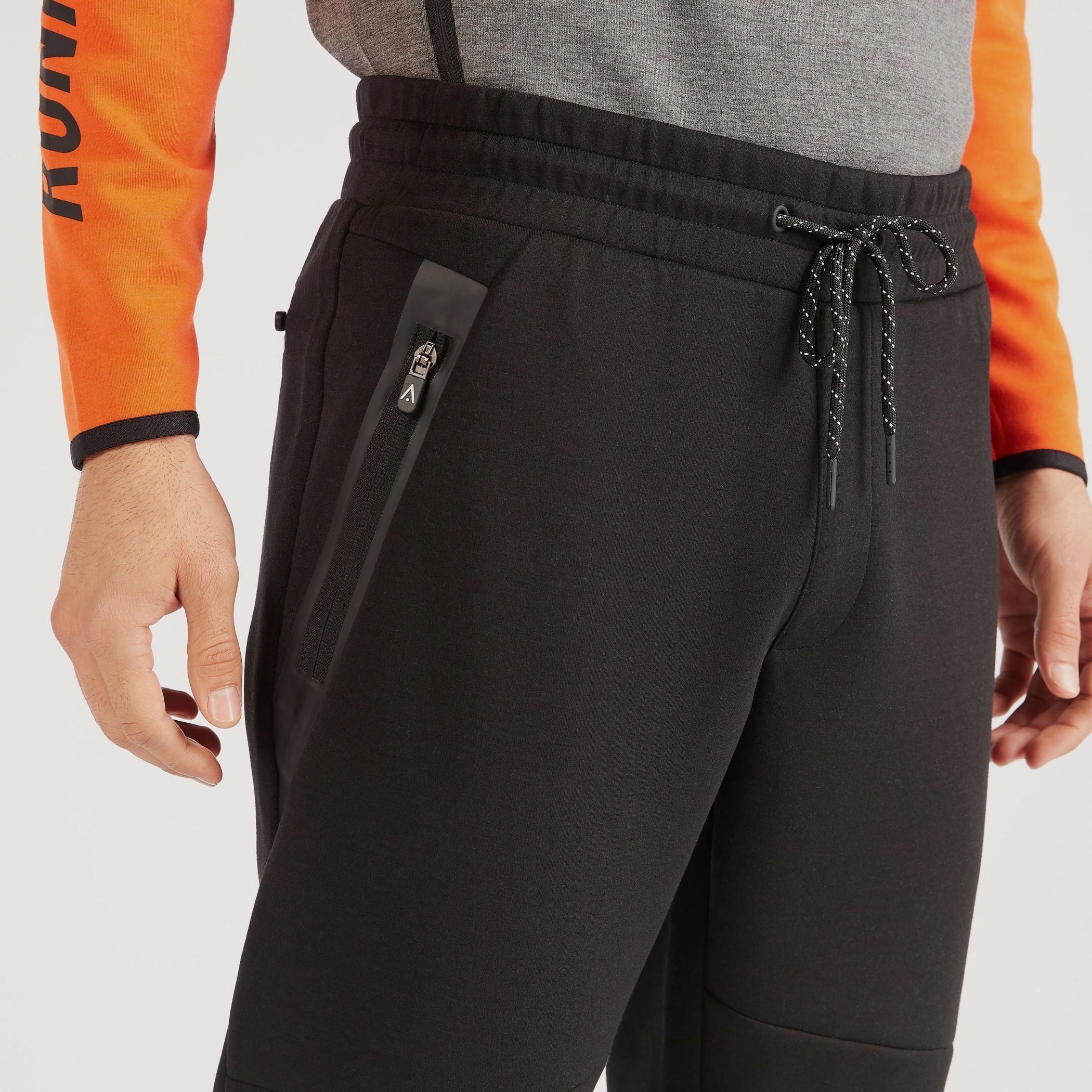 بنطلون رياضي سادة بجيوب ورباط إغلاق-men-clothing-sportswearandactivewear-bottoms-image-2