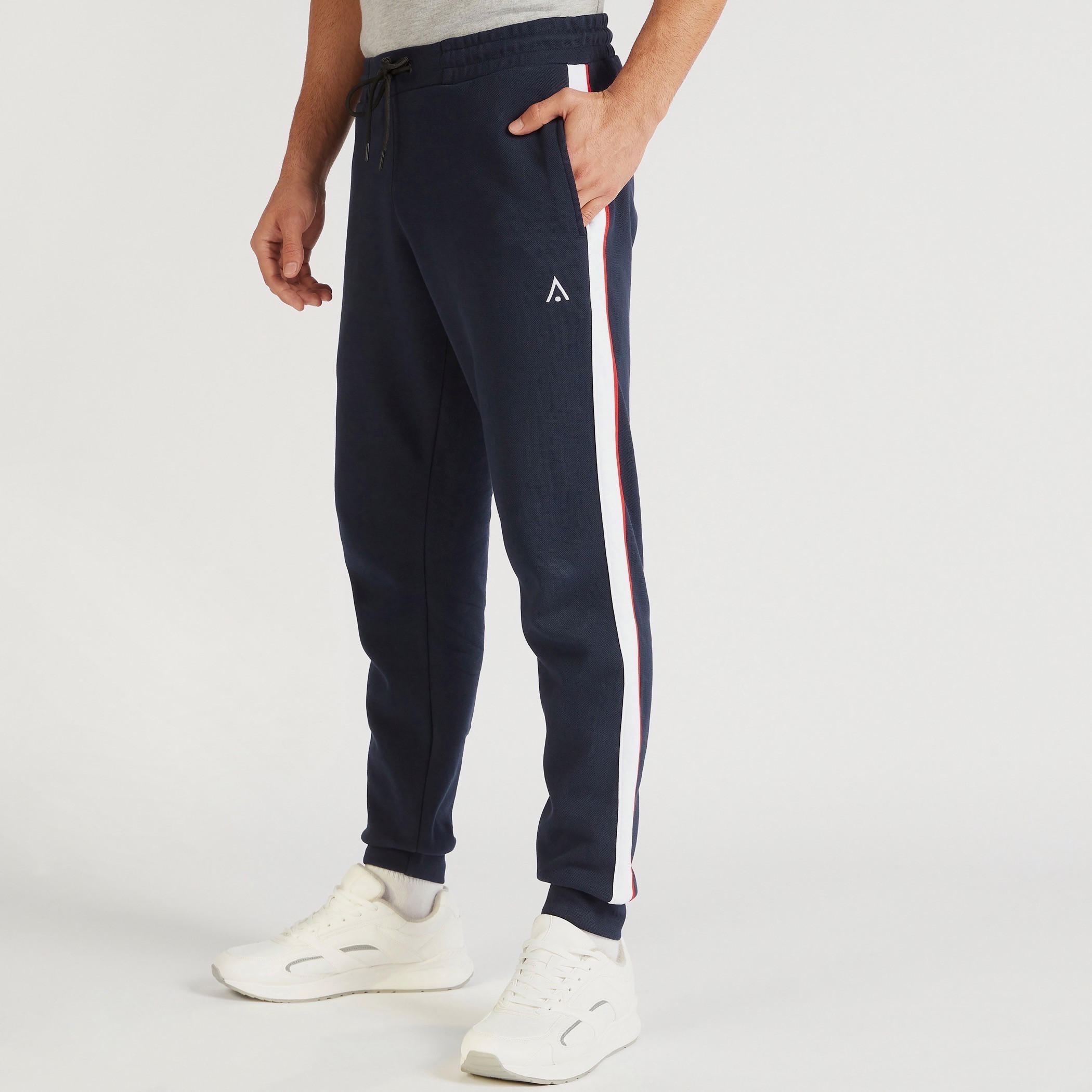 بنطلون رياضي سادة بتفاصيل شريطة ورباط إغلاق-men-clothing-sportswearandactivewear-bottoms-image-5