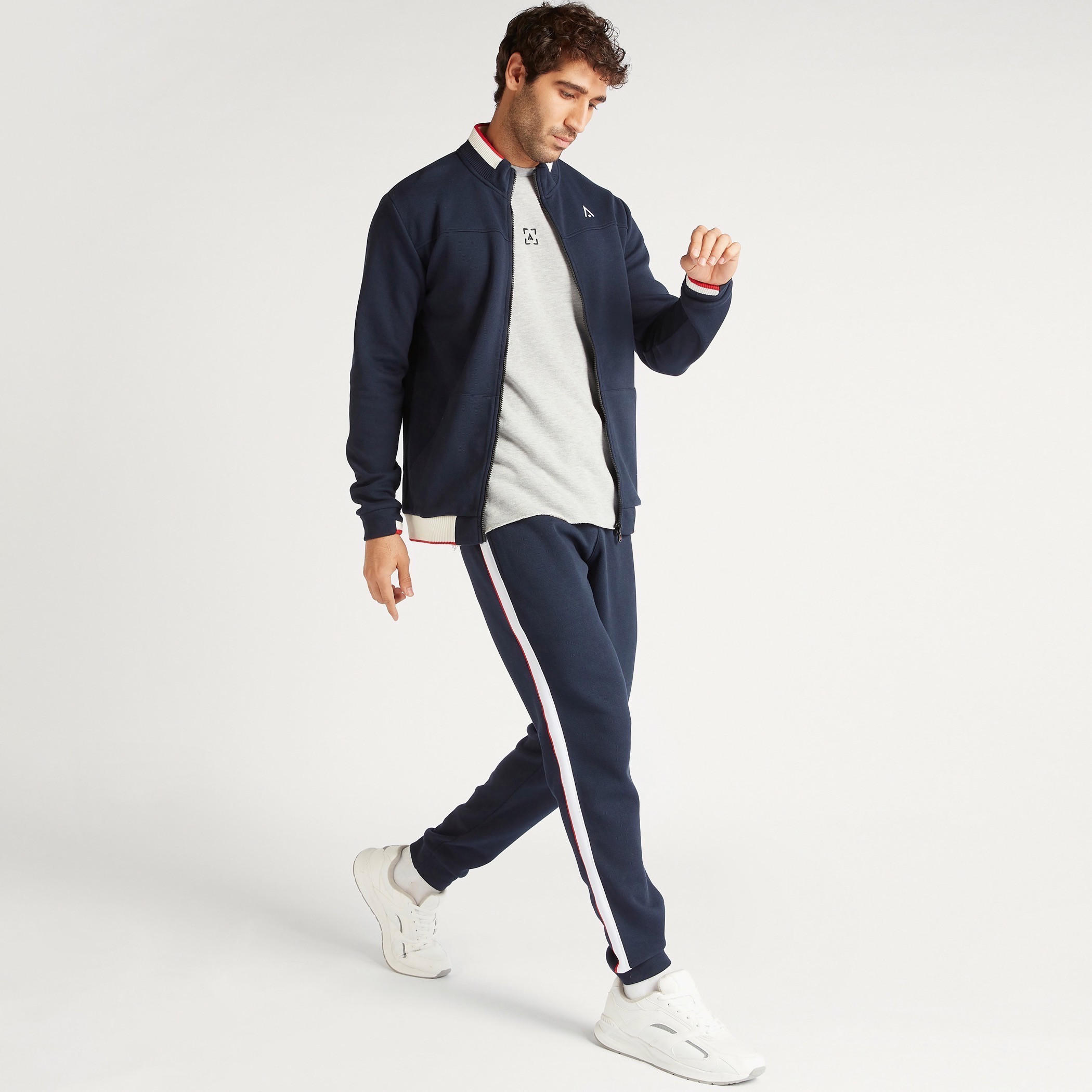 بنطلون رياضي سادة بتفاصيل شريطة ورباط إغلاق-men-clothing-sportswearandactivewear-bottoms-image-2
