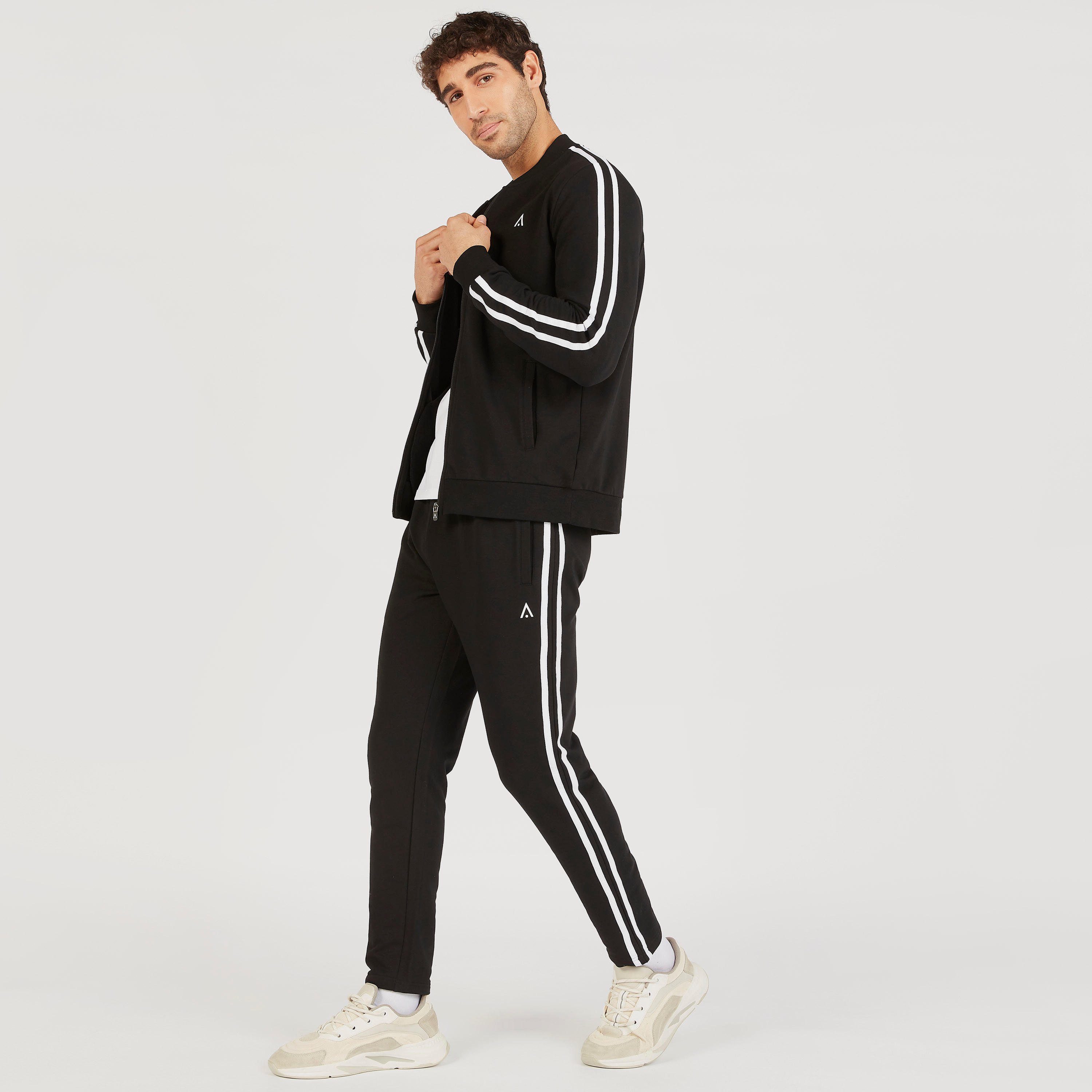 بنطلون رياضي سادة بتفاصيل شريطة ورباط إغلاق-men-clothing-sportswearandactivewear-bottoms-image-5
