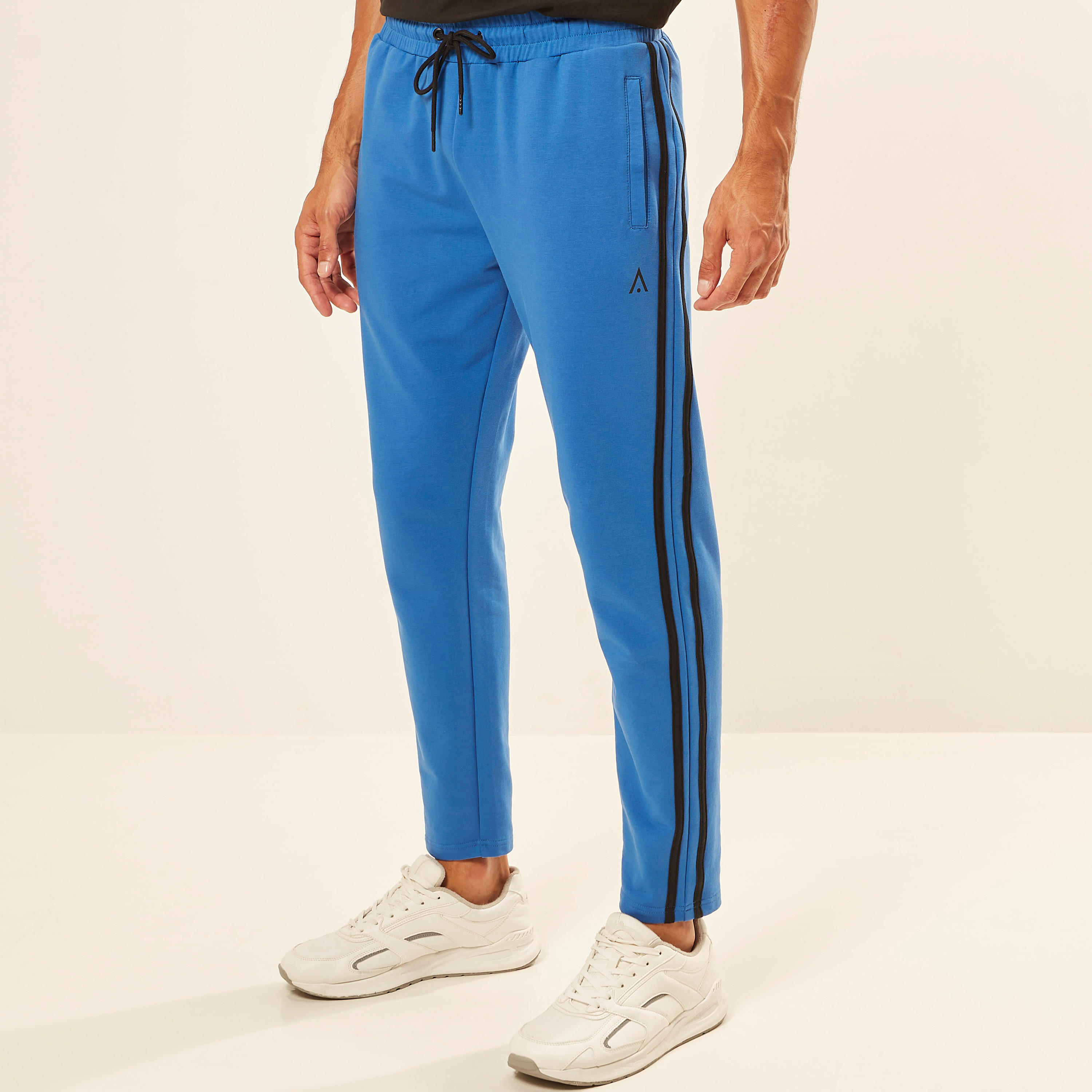 بنطلون رياضي سادة برباط إغلاق وتفاصيل شريطة جانبية-men-clothing-sportswearandactivewear-bottoms-image-4