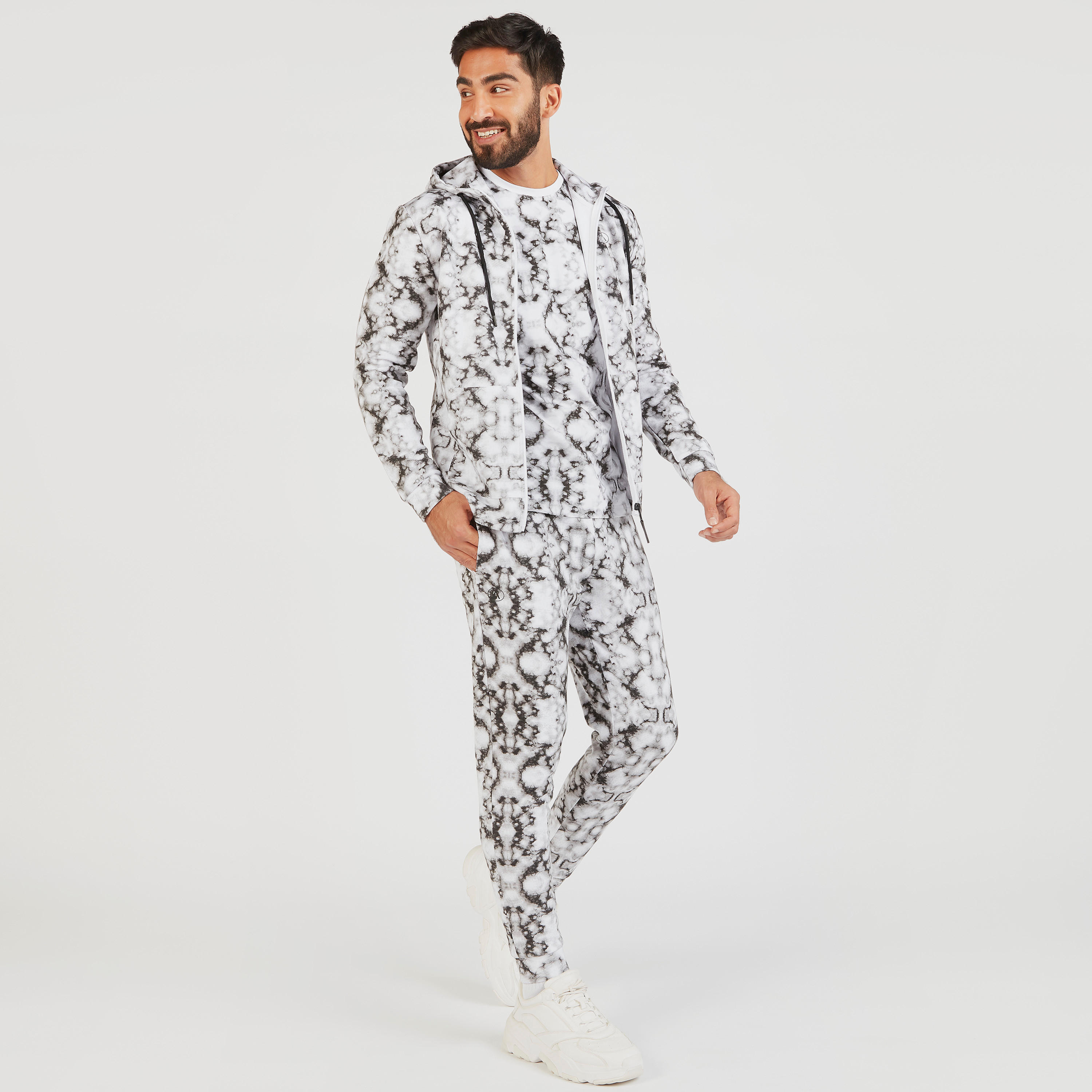 بنطلون رياضي برباط إغلاق وجيوب وطبعات-men-clothing-sportswearandactivewear-bottoms-image-3