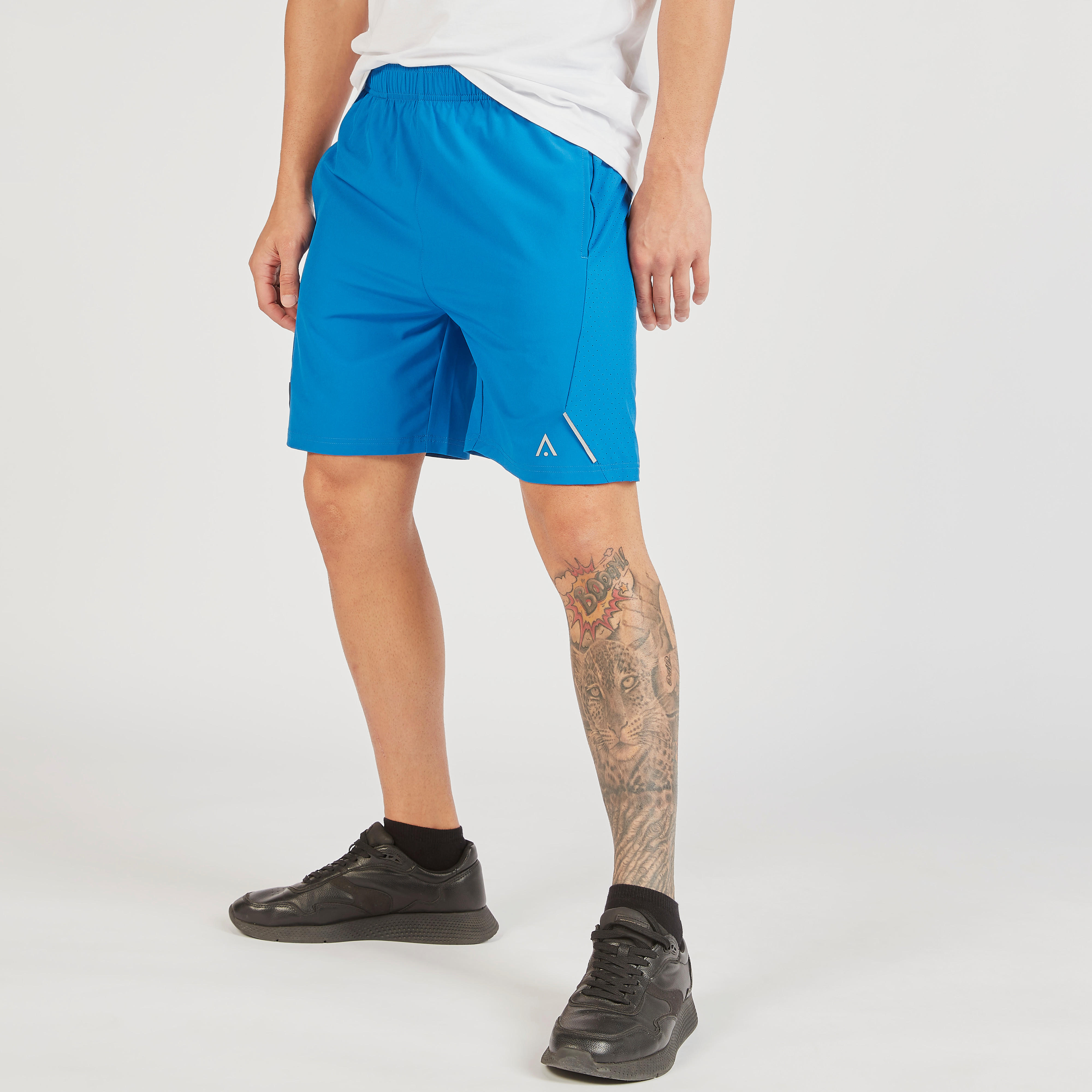 شورت بجيوب وخصر مطاطي-men-clothing-sportswearandactivewear-bottoms-image-1