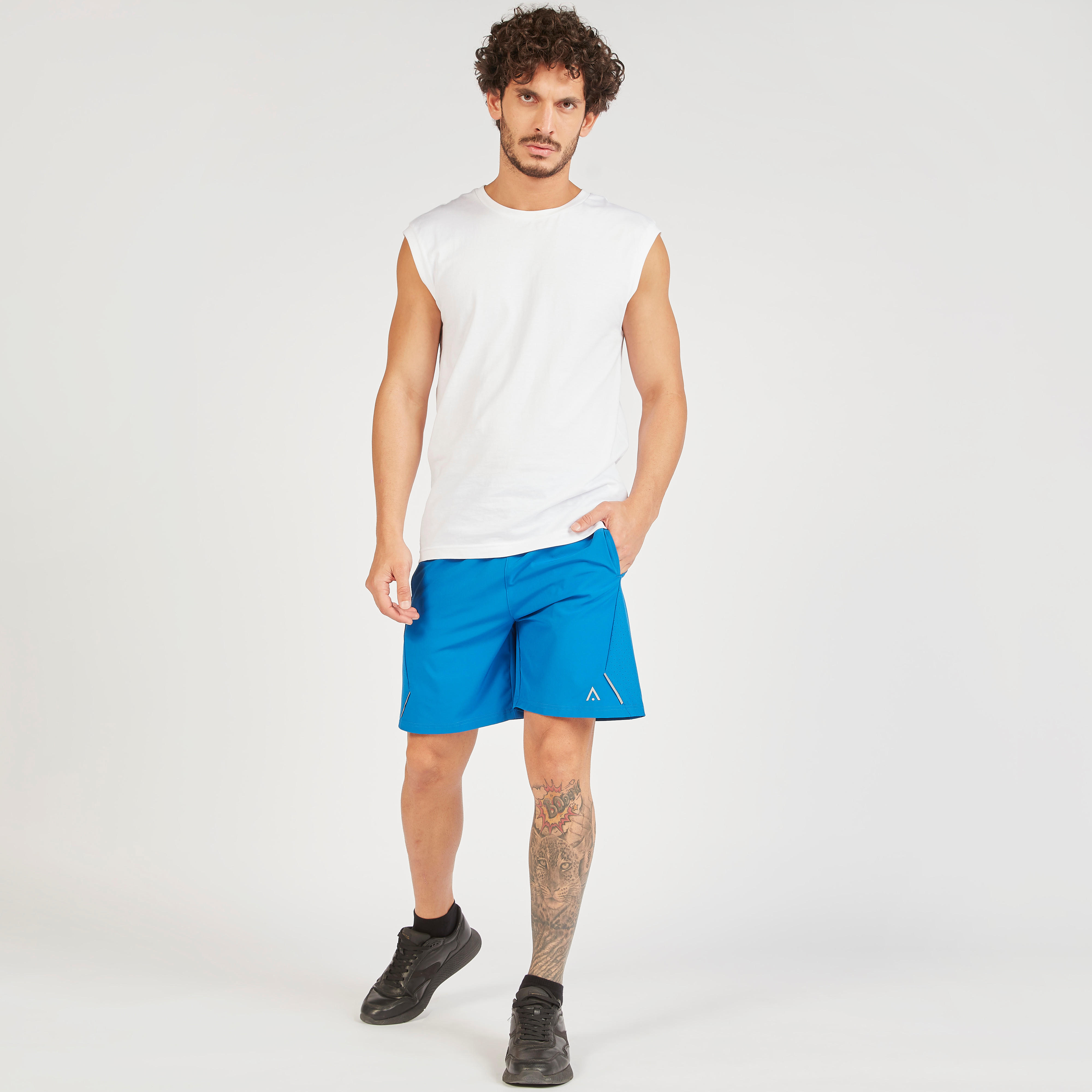 شورت بجيوب وخصر مطاطي-men-clothing-sportswearandactivewear-bottoms-image-2