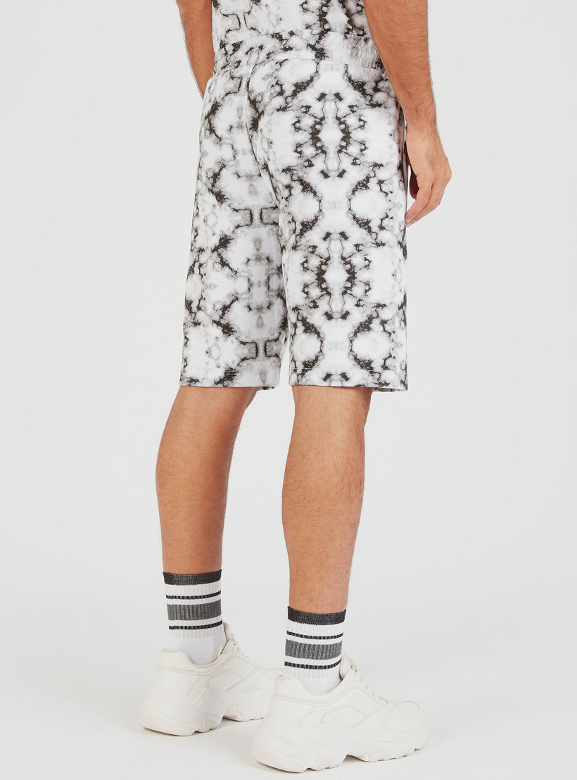 شورت برباط إغلاق وجيوب وطبعات-men-clothing-sportswearandactivewear-bottoms-image-2