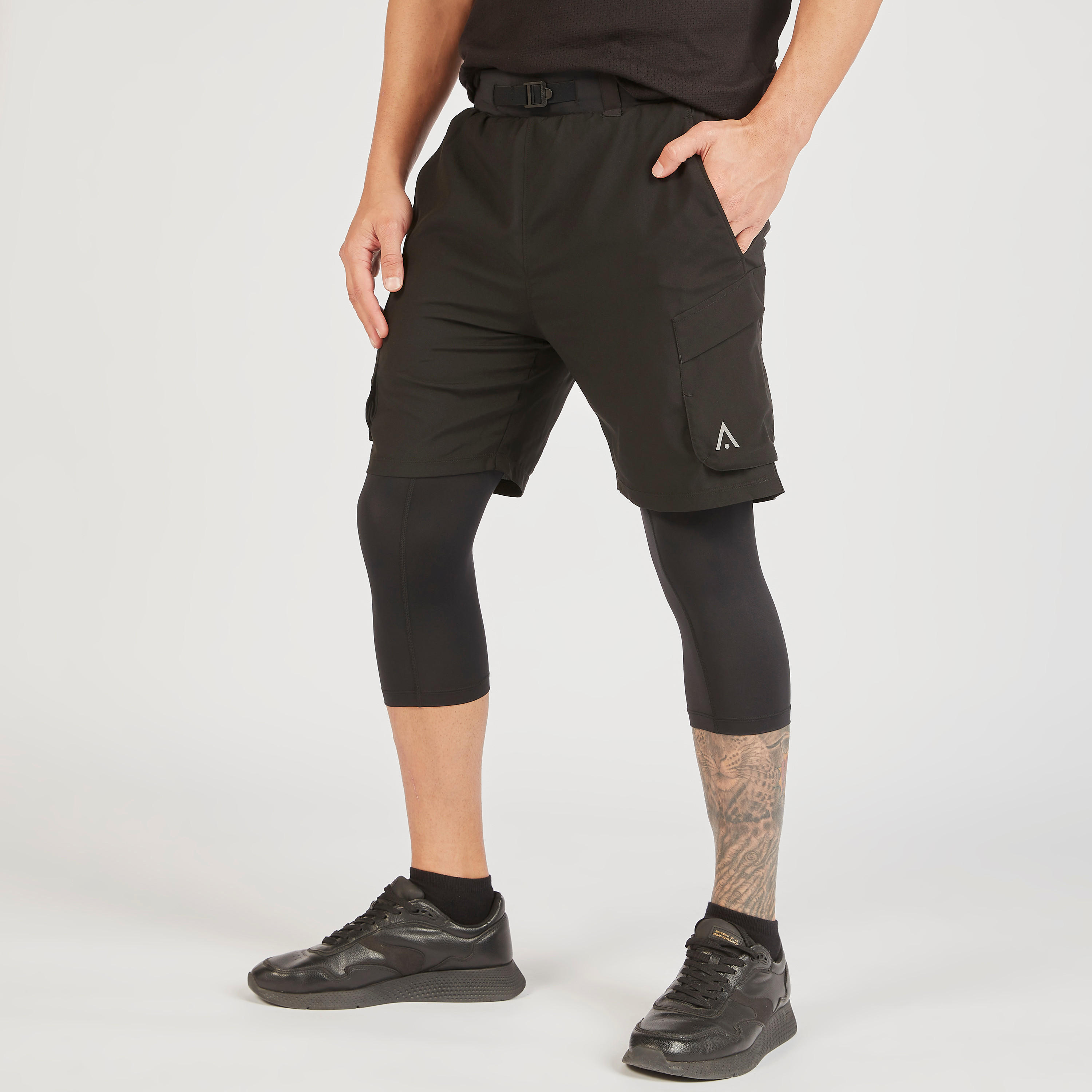 شورت سادة بإبزيم إغلاق وجيوب-men-clothing-sportswearandactivewear-bottoms-image-3