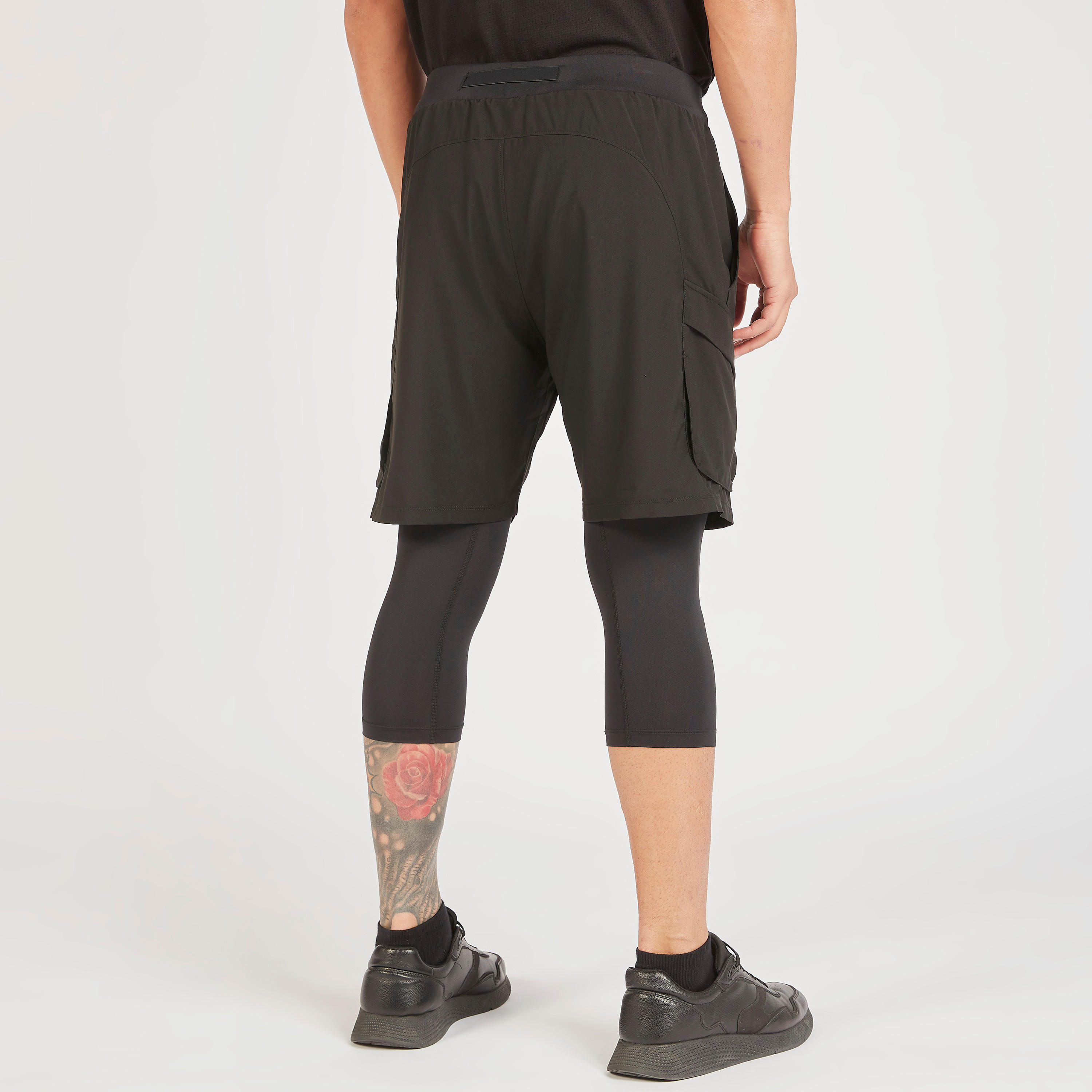 شورت سادة بإبزيم إغلاق وجيوب-men-clothing-sportswearandactivewear-bottoms-image-1
