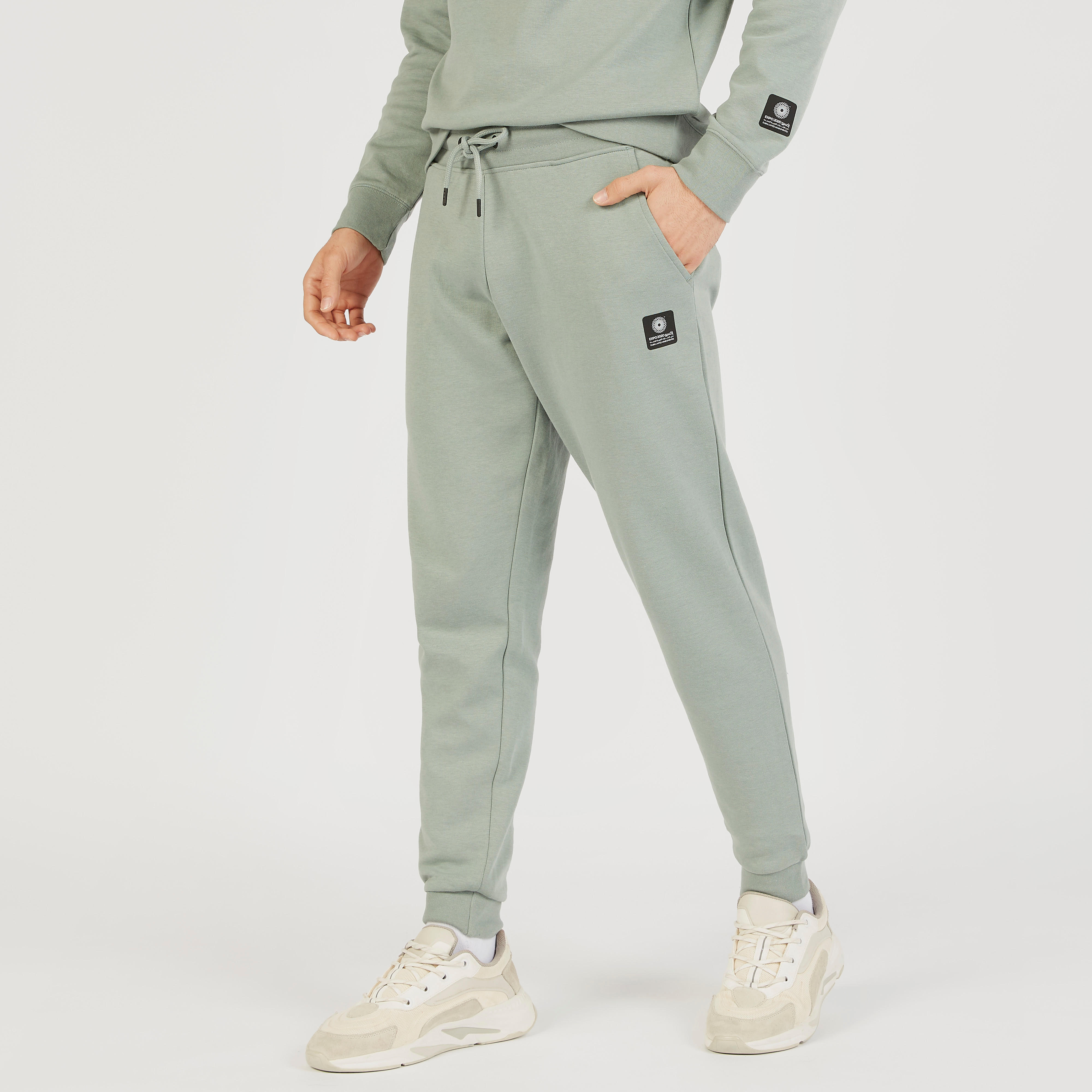 بنطلون رياضي سادة بجيوب ورباط إغلاق-men-clothing-sportswearandactivewear-bottoms-image-5