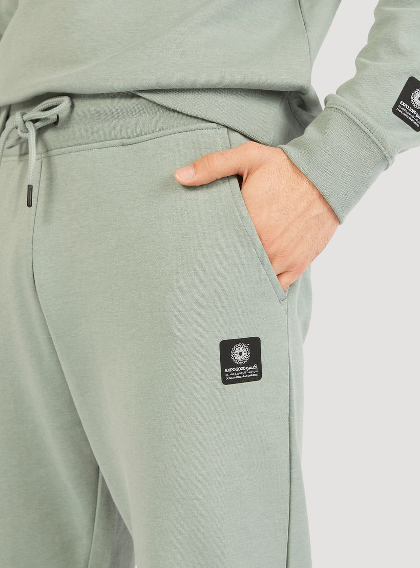 بنطلون رياضي سادة بجيوب ورباط إغلاق-men-clothing-sportswearandactivewear-bottoms-image-3