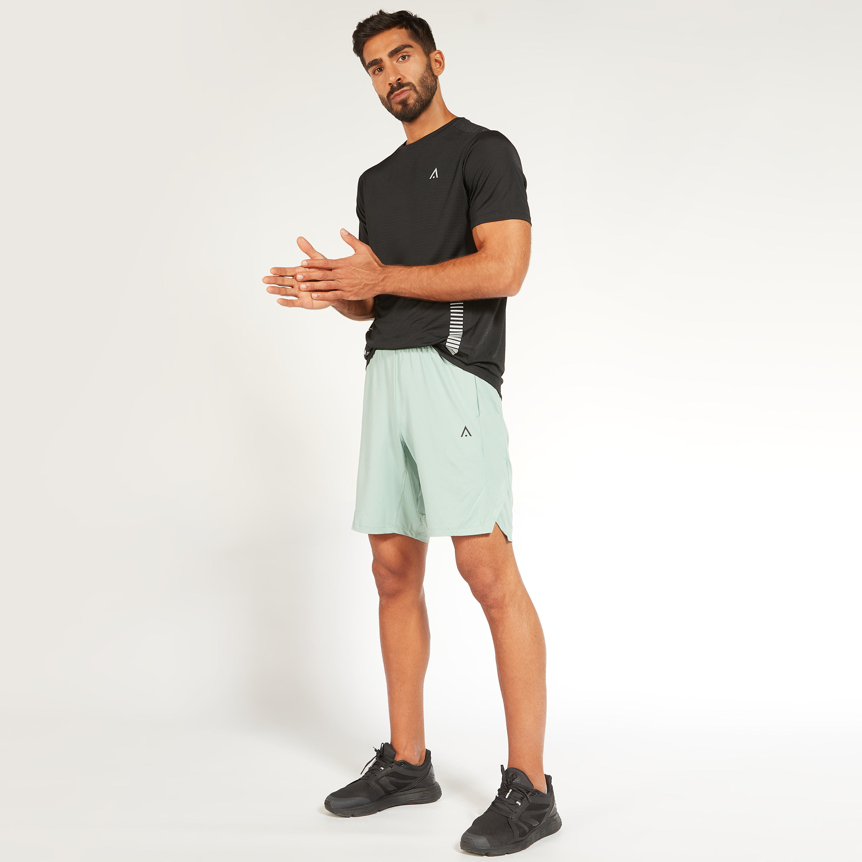 شورت سادة برباط إغلاق وجيوب-men-clothing-sportswearandactivewear-bottoms-image-3