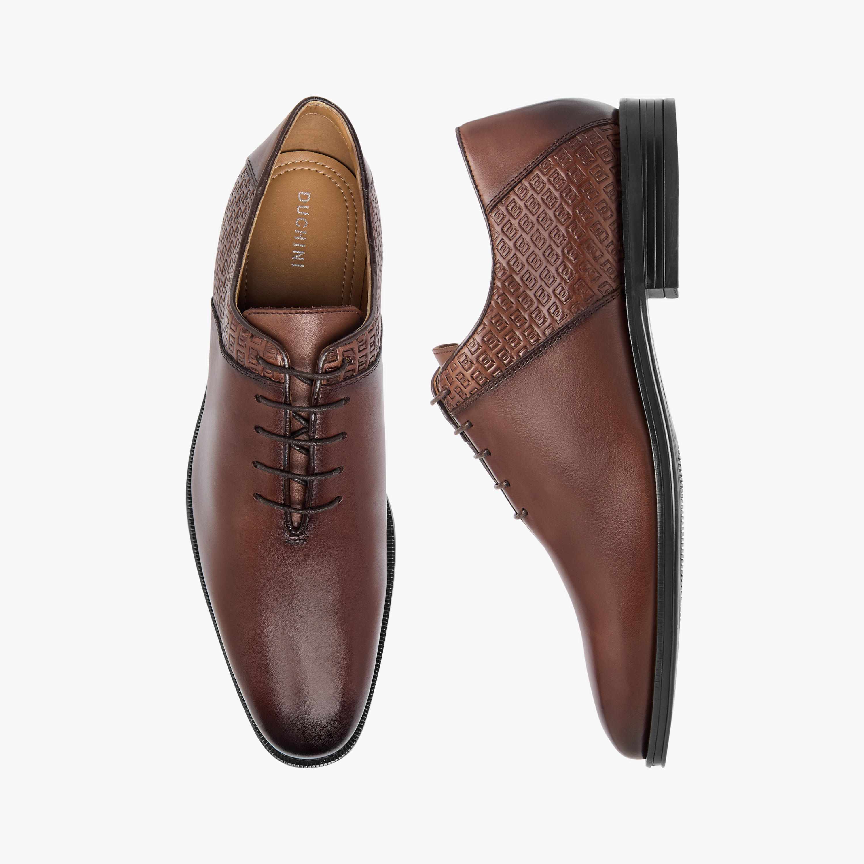 حذاء أوكسفورد جلد بملمس مونوجرام بارز ورباط إغلاق للرجال من دوتشيني-men-shoes-formalshoes-image-1
