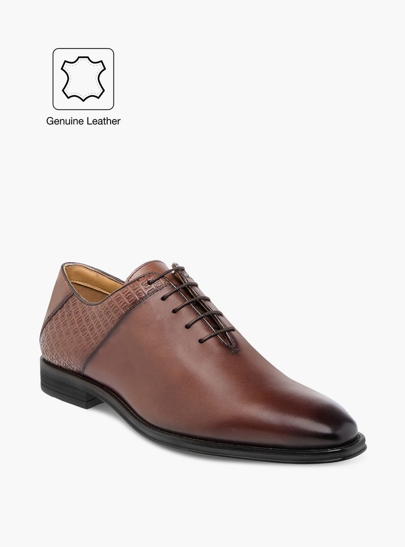 حذاء أوكسفورد جلد بملمس مونوجرام بارز ورباط إغلاق للرجال من دوتشيني-men-shoes-formalshoes-image-2