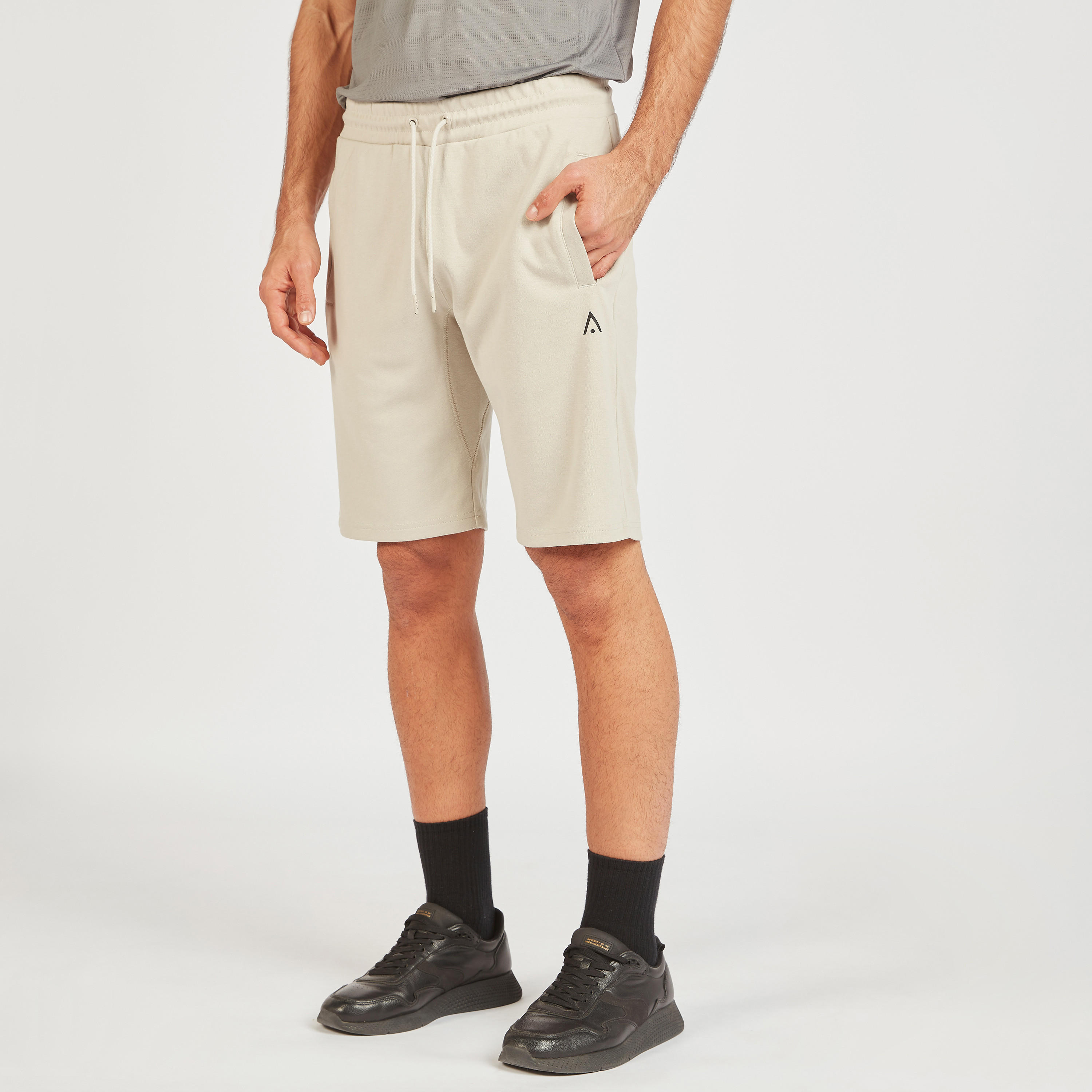 شورت سادة برباط إغلاق وجيوب-men-clothing-sportswearandactivewear-bottoms-image-4