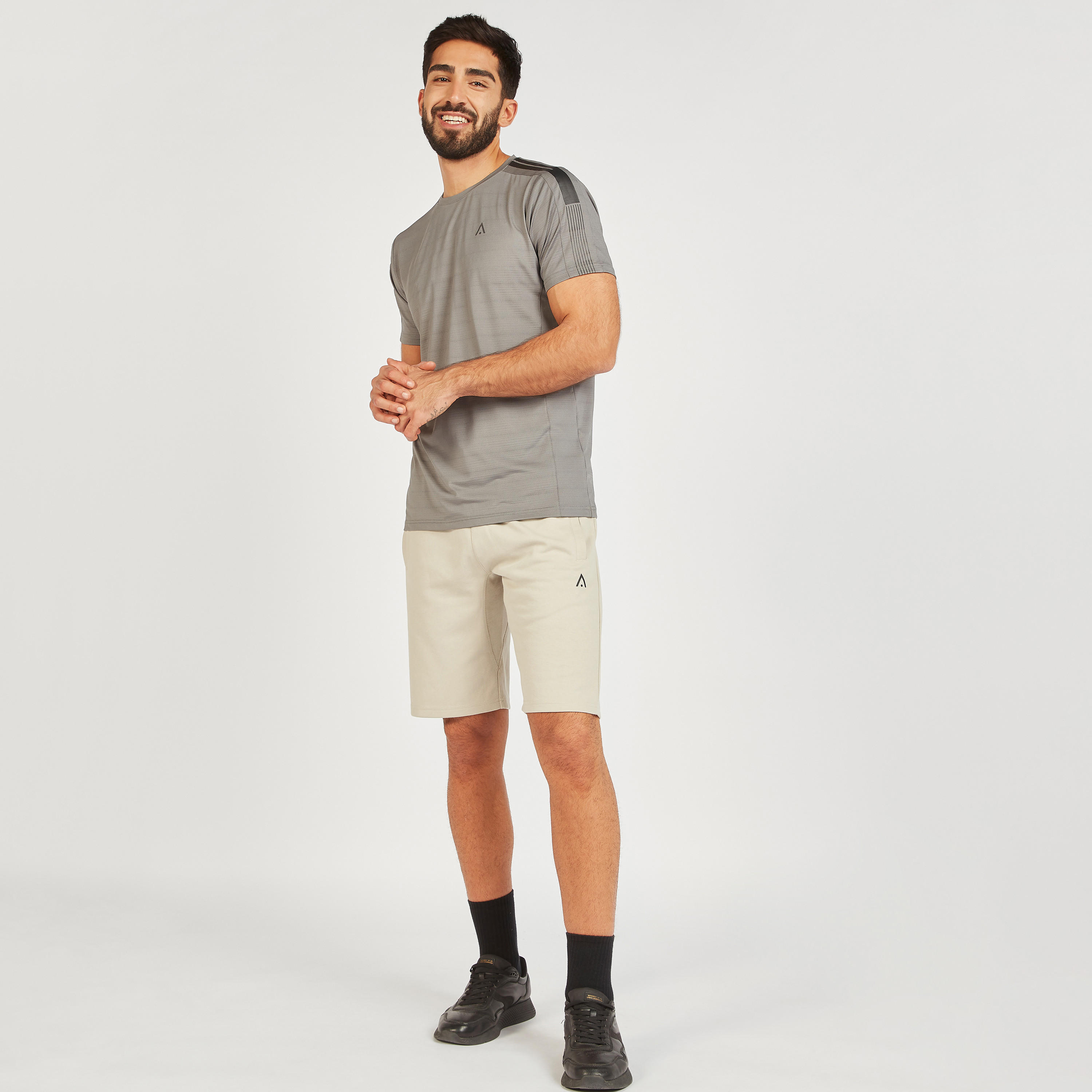 شورت سادة برباط إغلاق وجيوب-men-clothing-sportswearandactivewear-bottoms-image-3