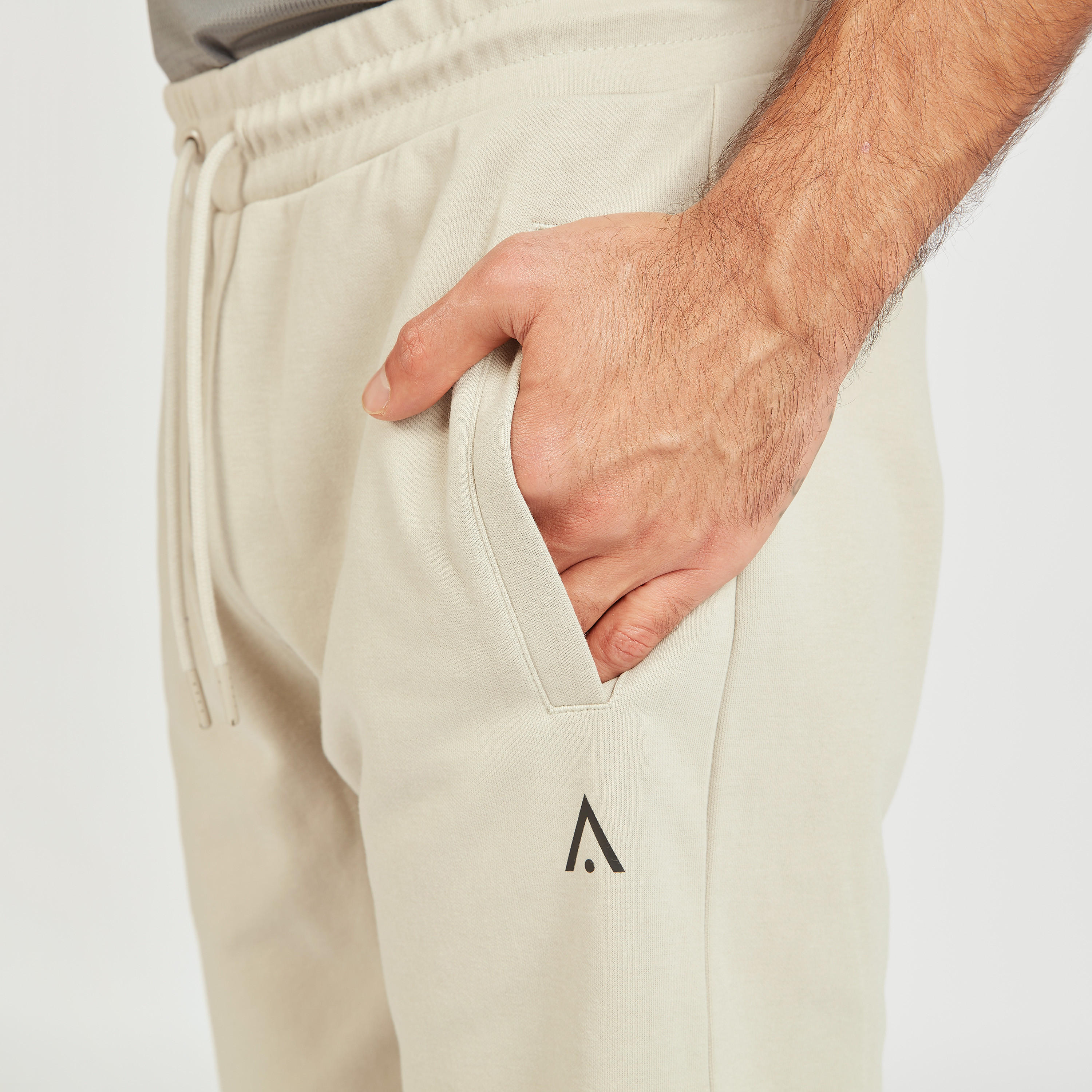شورت سادة برباط إغلاق وجيوب-men-clothing-sportswearandactivewear-bottoms-image-2