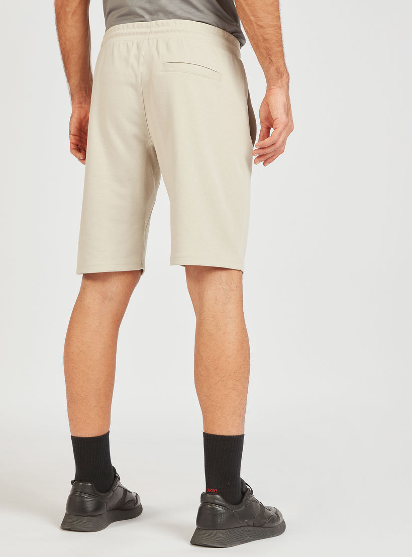شورت سادة برباط إغلاق وجيوب-men-clothing-sportswearandactivewear-bottoms-image-1