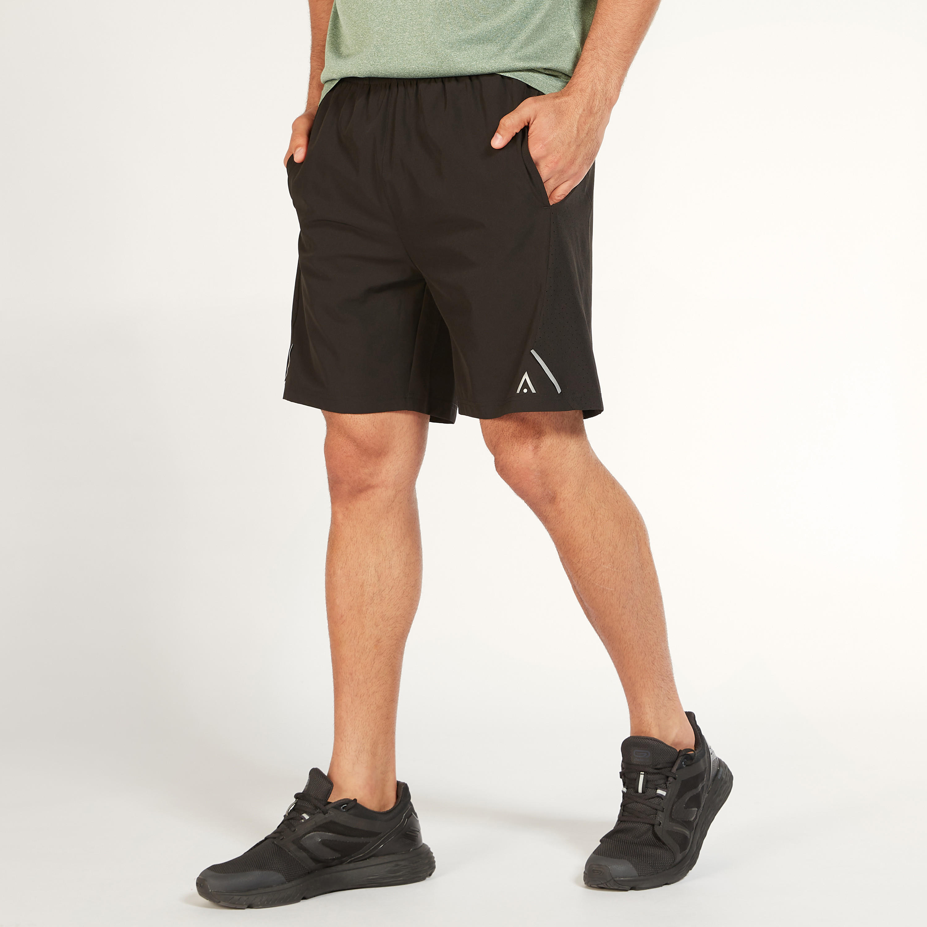 شورت سادة بخصر مطاطي وجيوب-men-clothing-sportswearandactivewear-bottoms-image-4