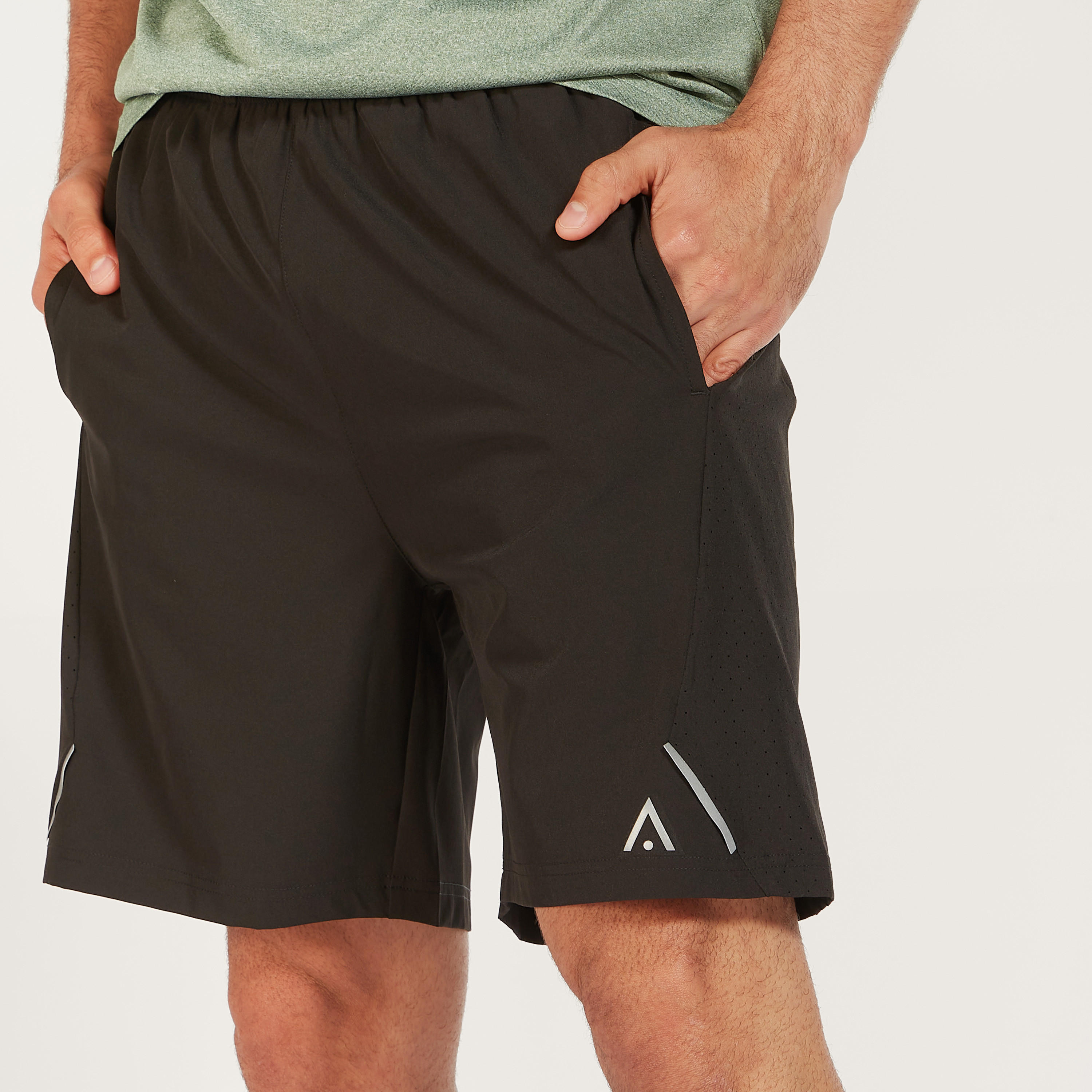 شورت سادة بخصر مطاطي وجيوب-men-clothing-sportswearandactivewear-bottoms-image-2
