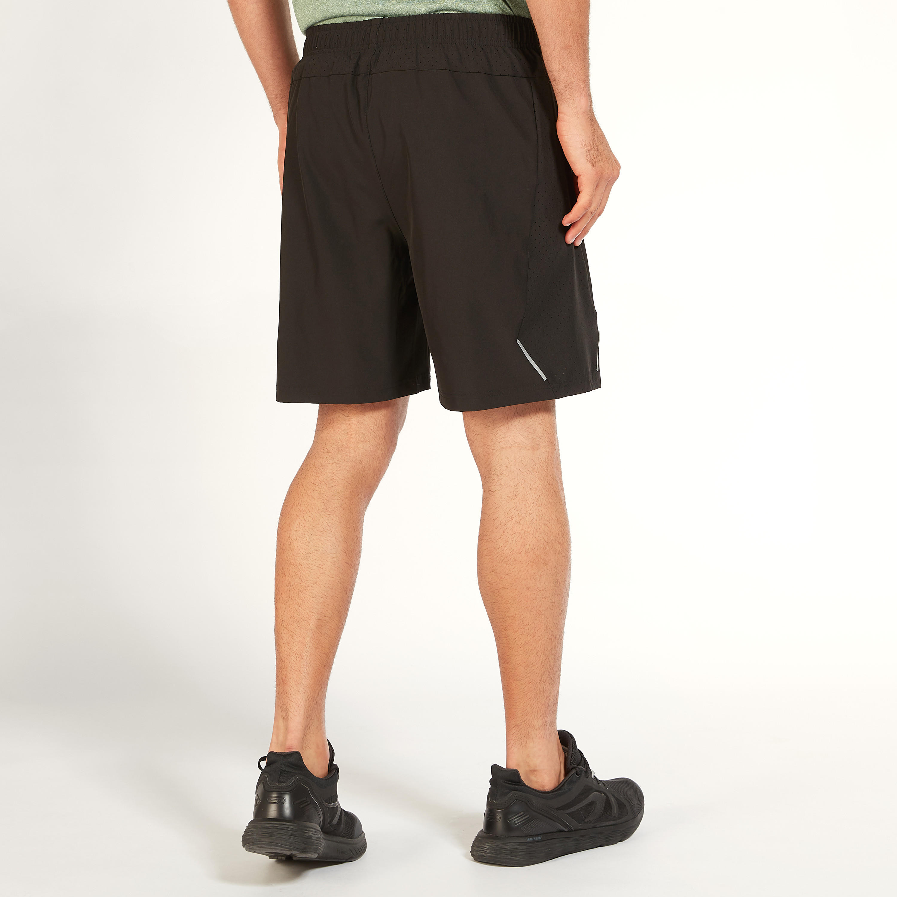شورت سادة بخصر مطاطي وجيوب-men-clothing-sportswearandactivewear-bottoms-image-1