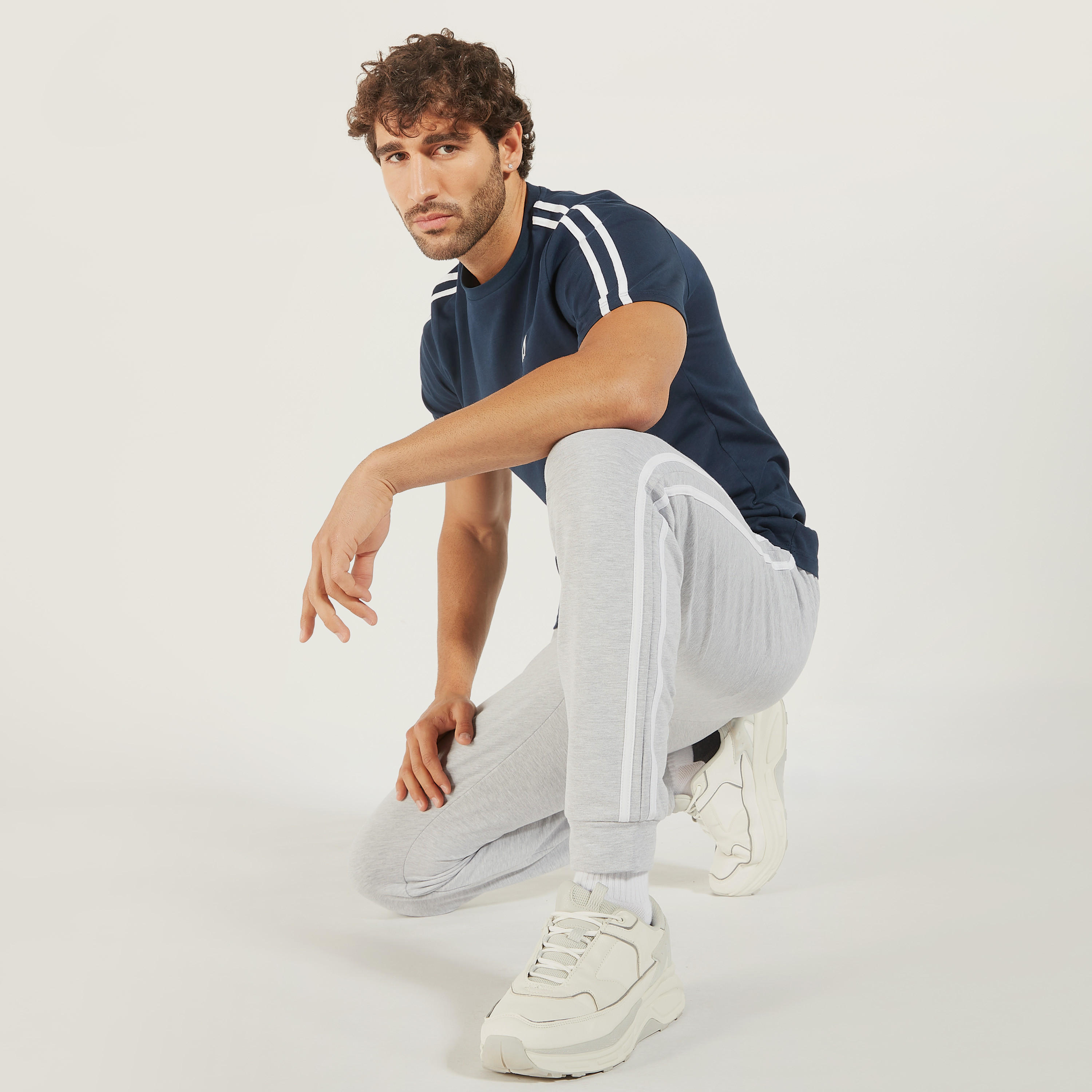 بنطلون رياضي سادة برباط إغلاق وجيوب-men-clothing-sportswearandactivewear-bottoms-image-6